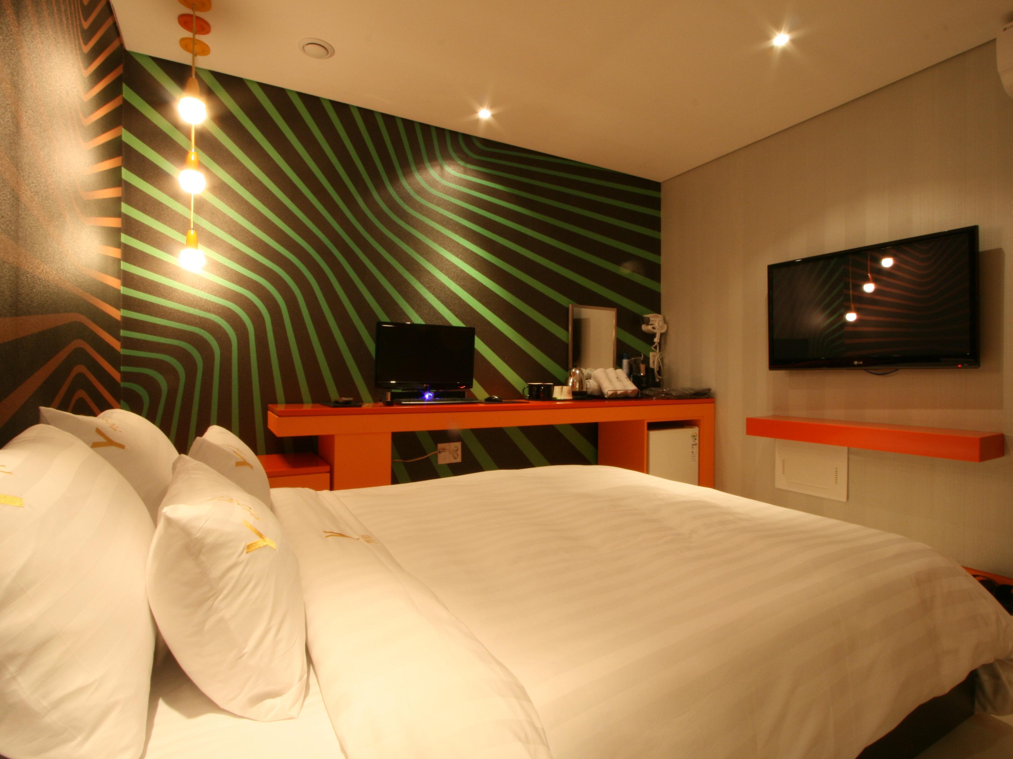 Y Hotel