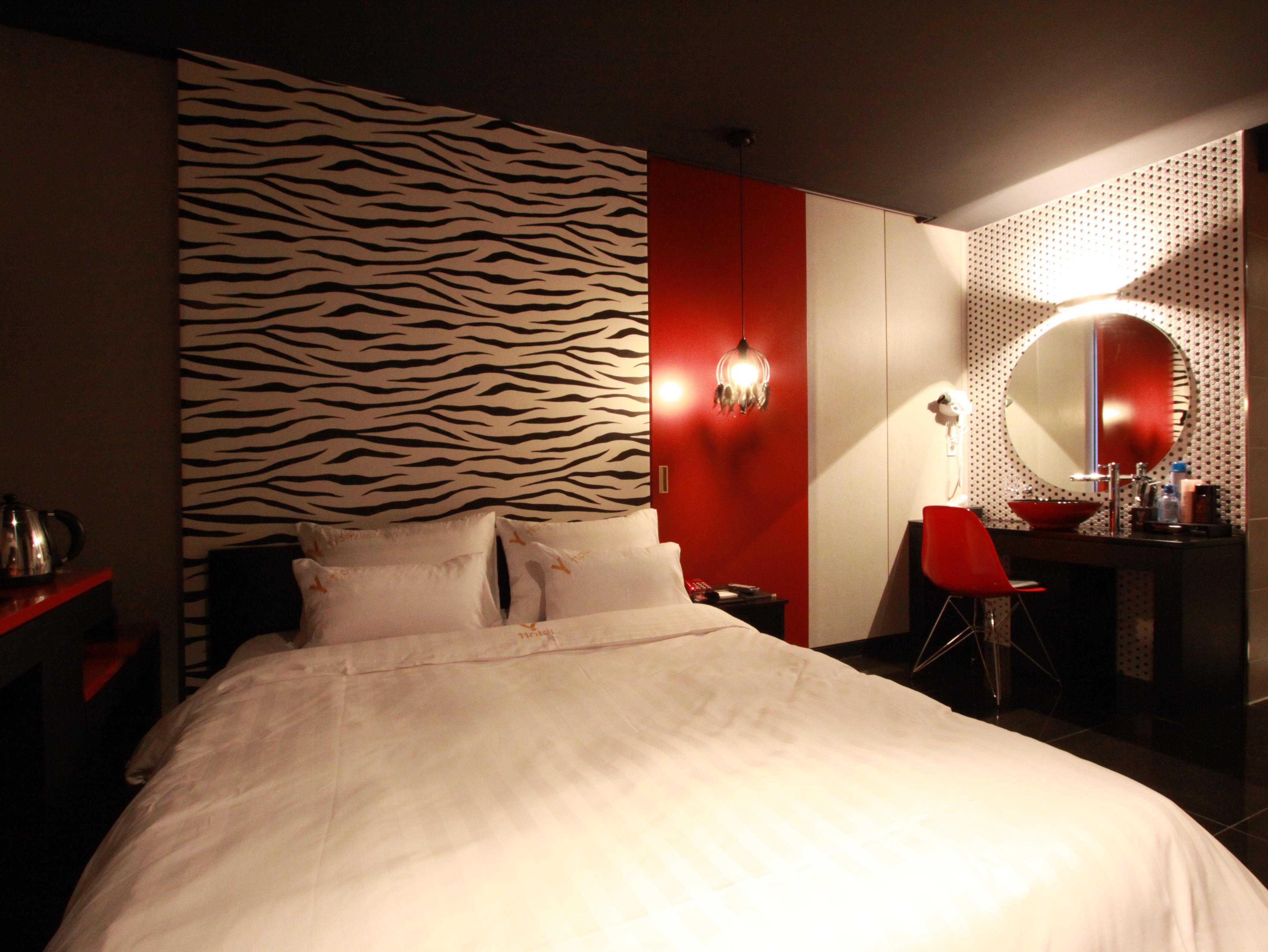 Y Hotel