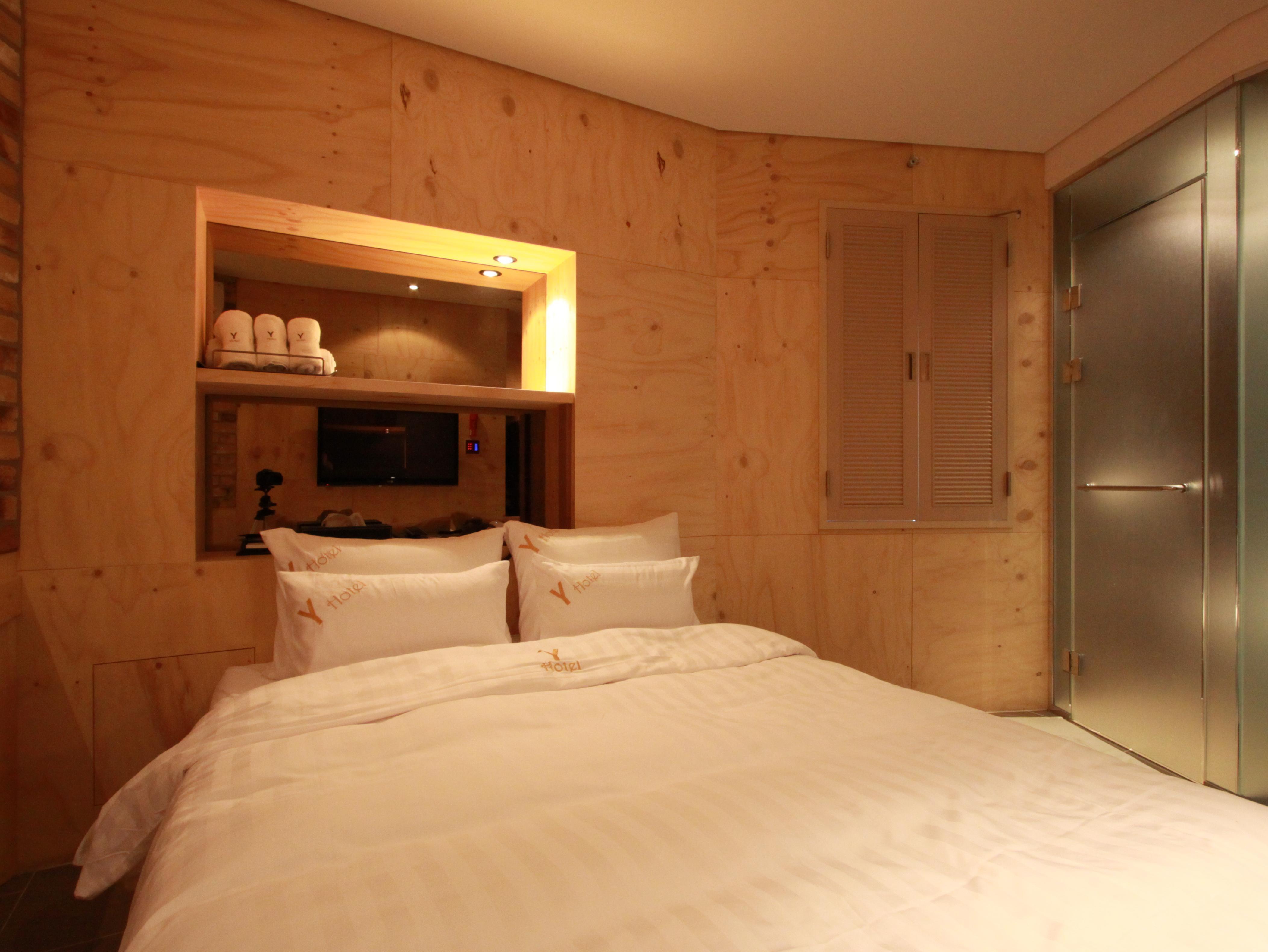 Y Hotel