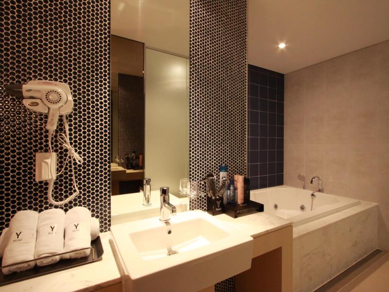 Y Hotel
