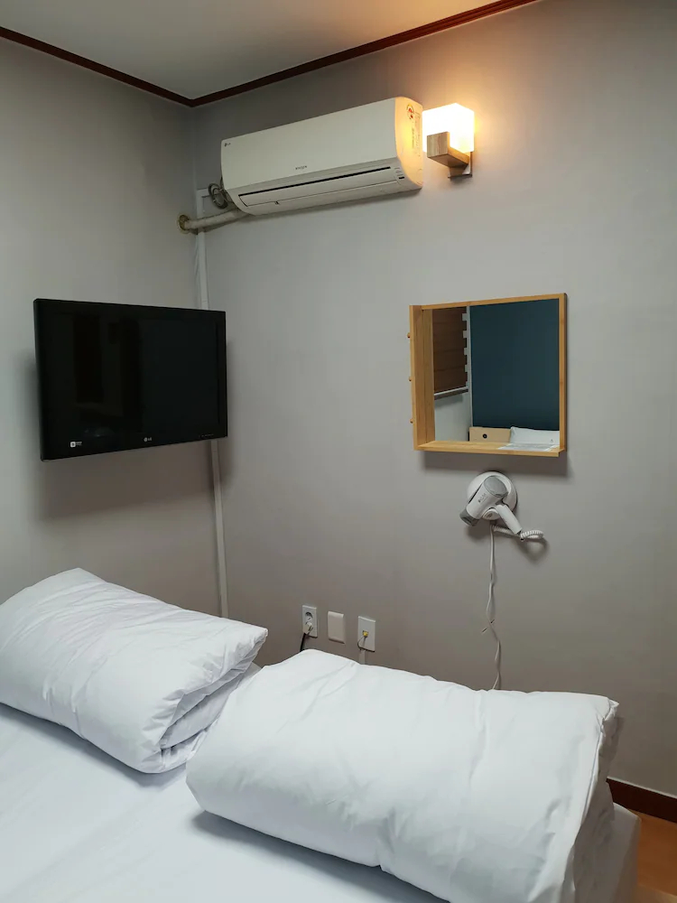 Young Stay Hostel