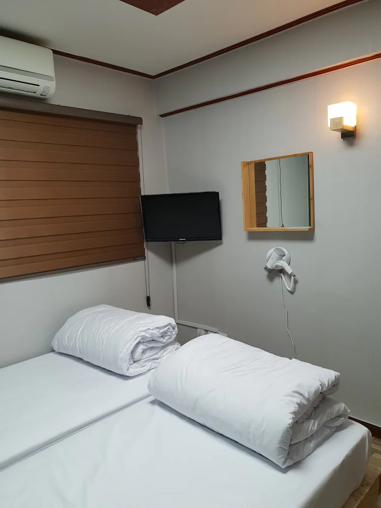 Young Stay Hostel