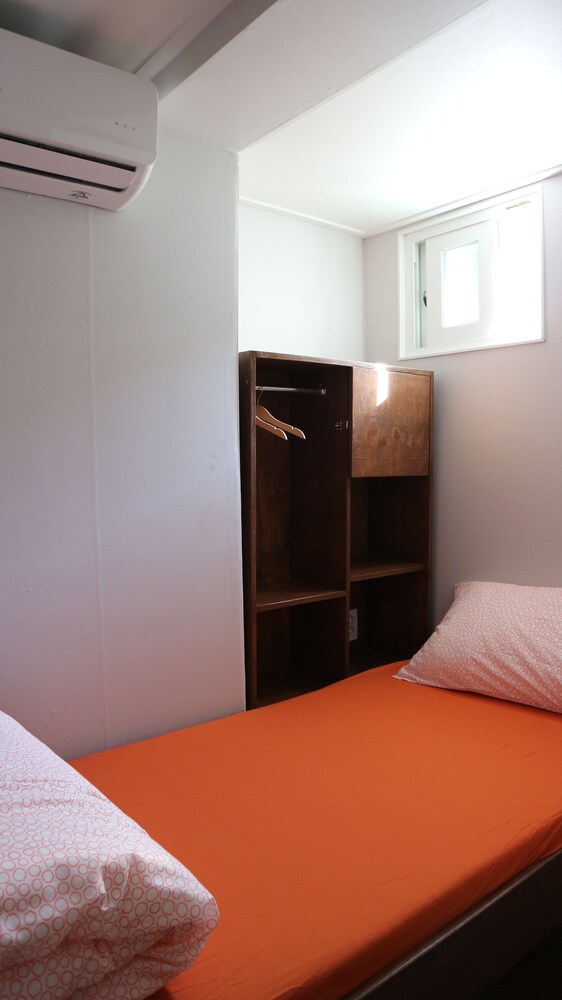 Zzzip Guest House