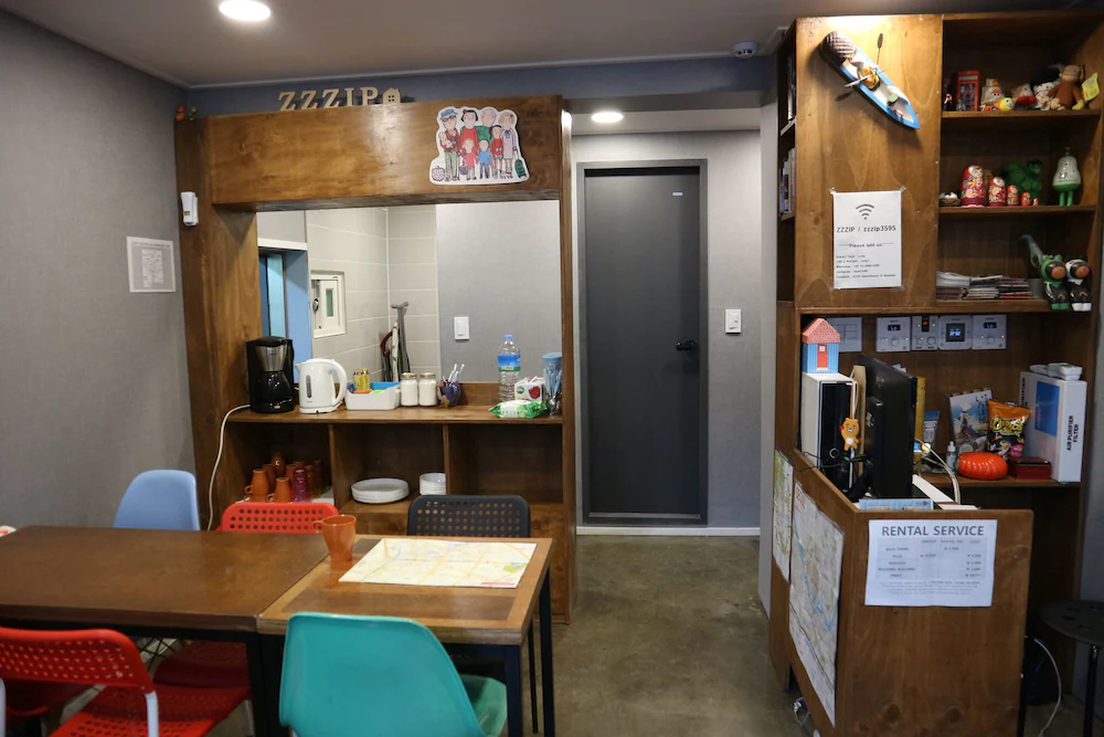 Zzzip Guest House