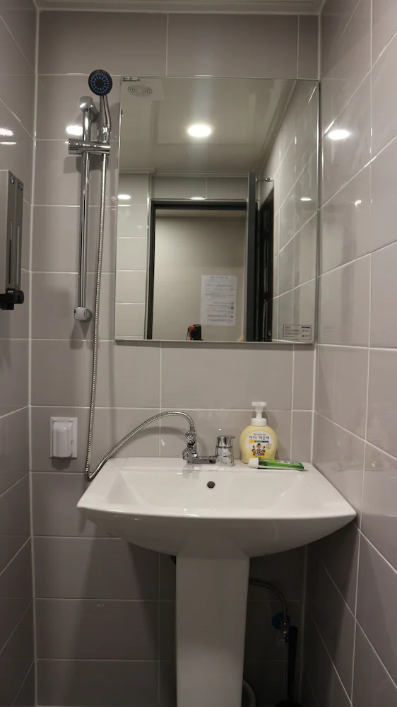 Zzzip Guest House