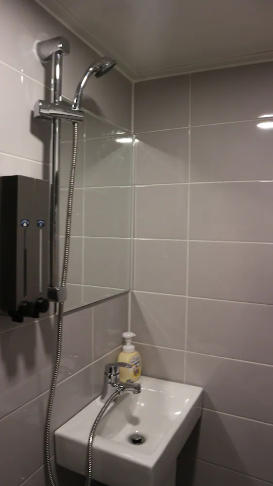 Zzzip Guest House