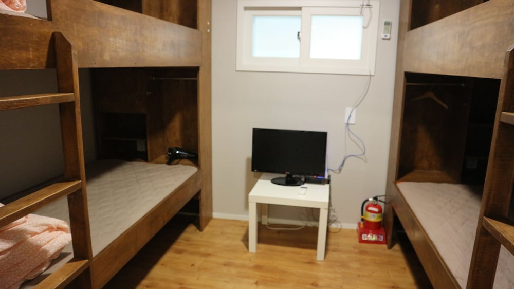 Zzzip Guest House