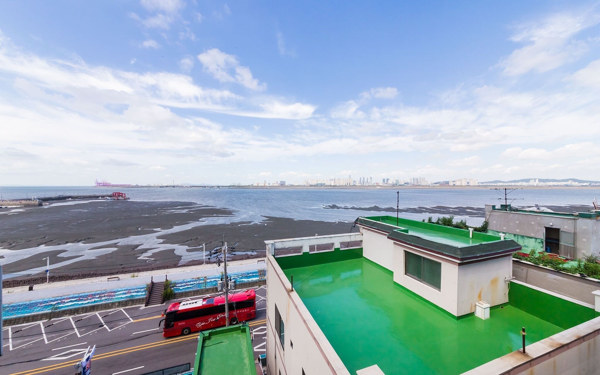 Oido Red Lighthouse Hotel