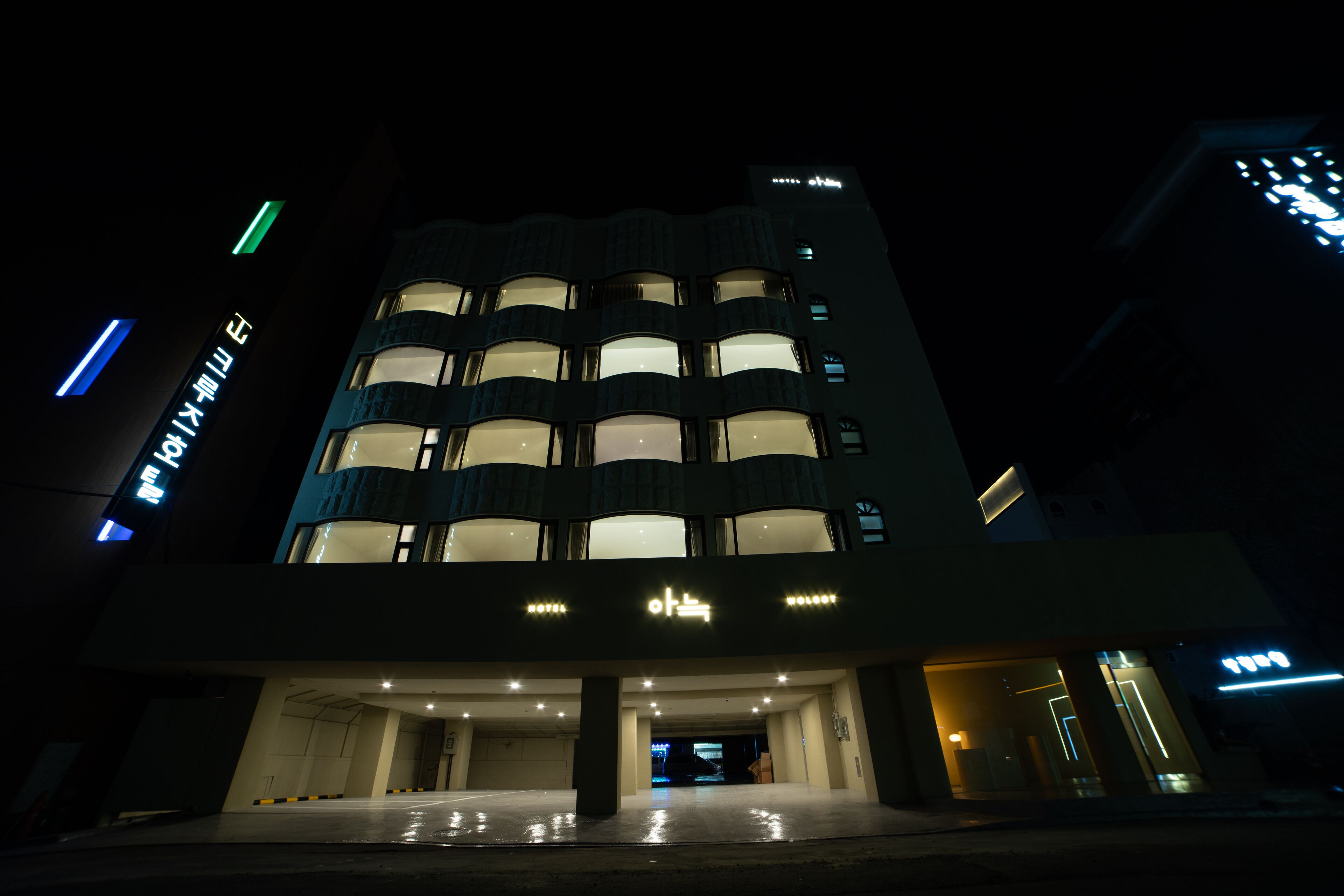 The Hyoosik Aank Hotel