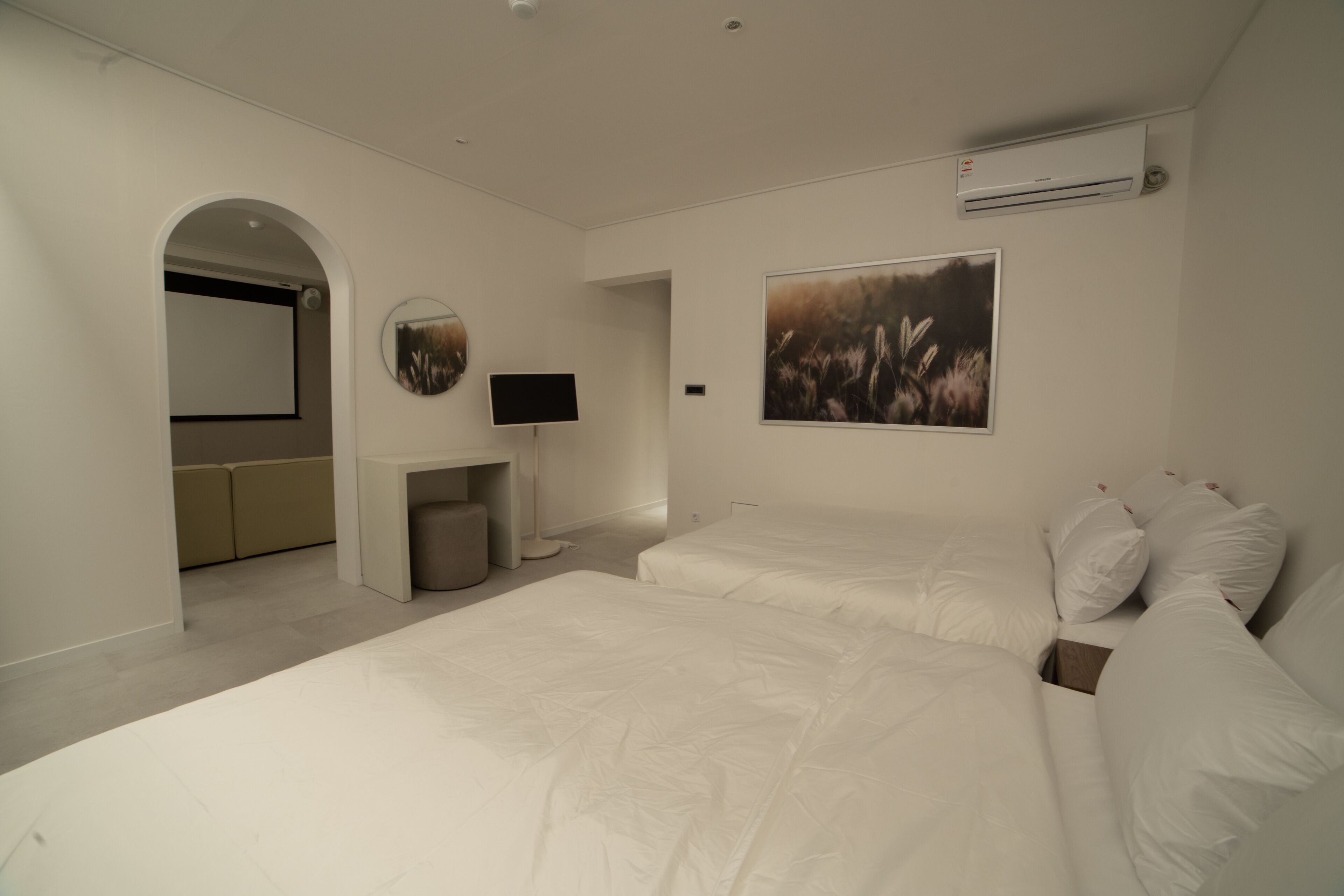 The Hyoosik Aank Hotel