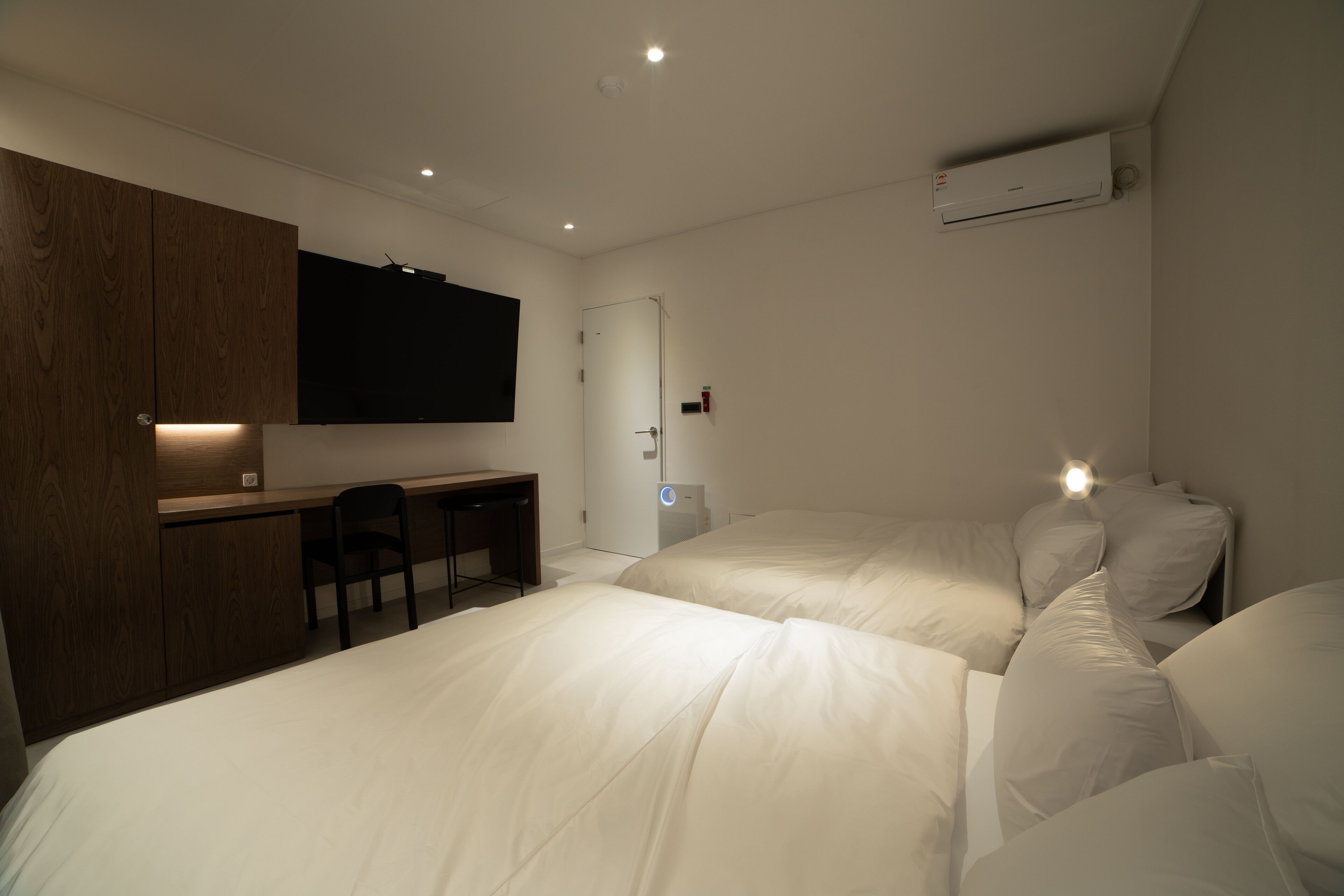 The Hyoosik Aank Hotel