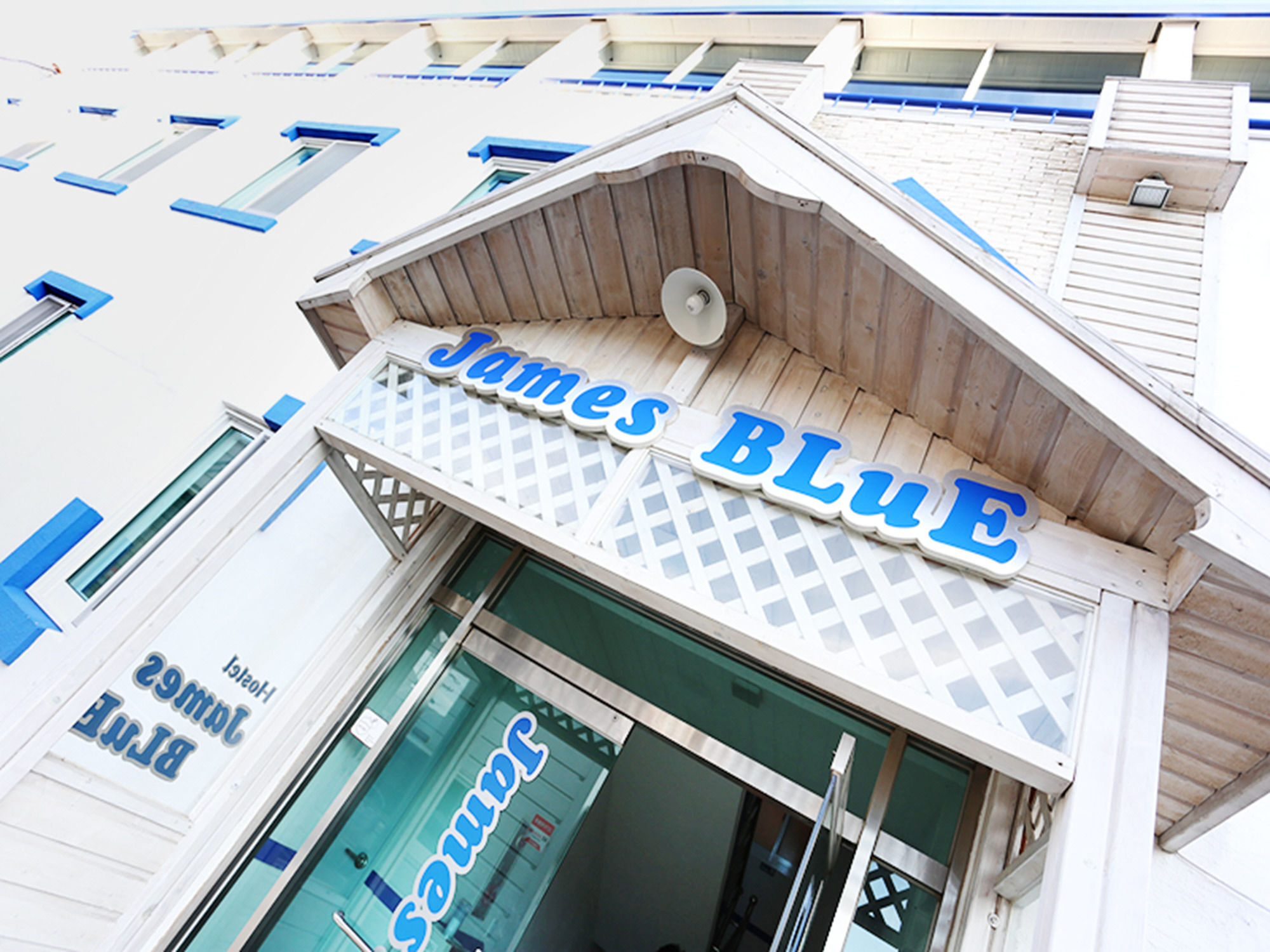 James Blue Guesthouse Hostel