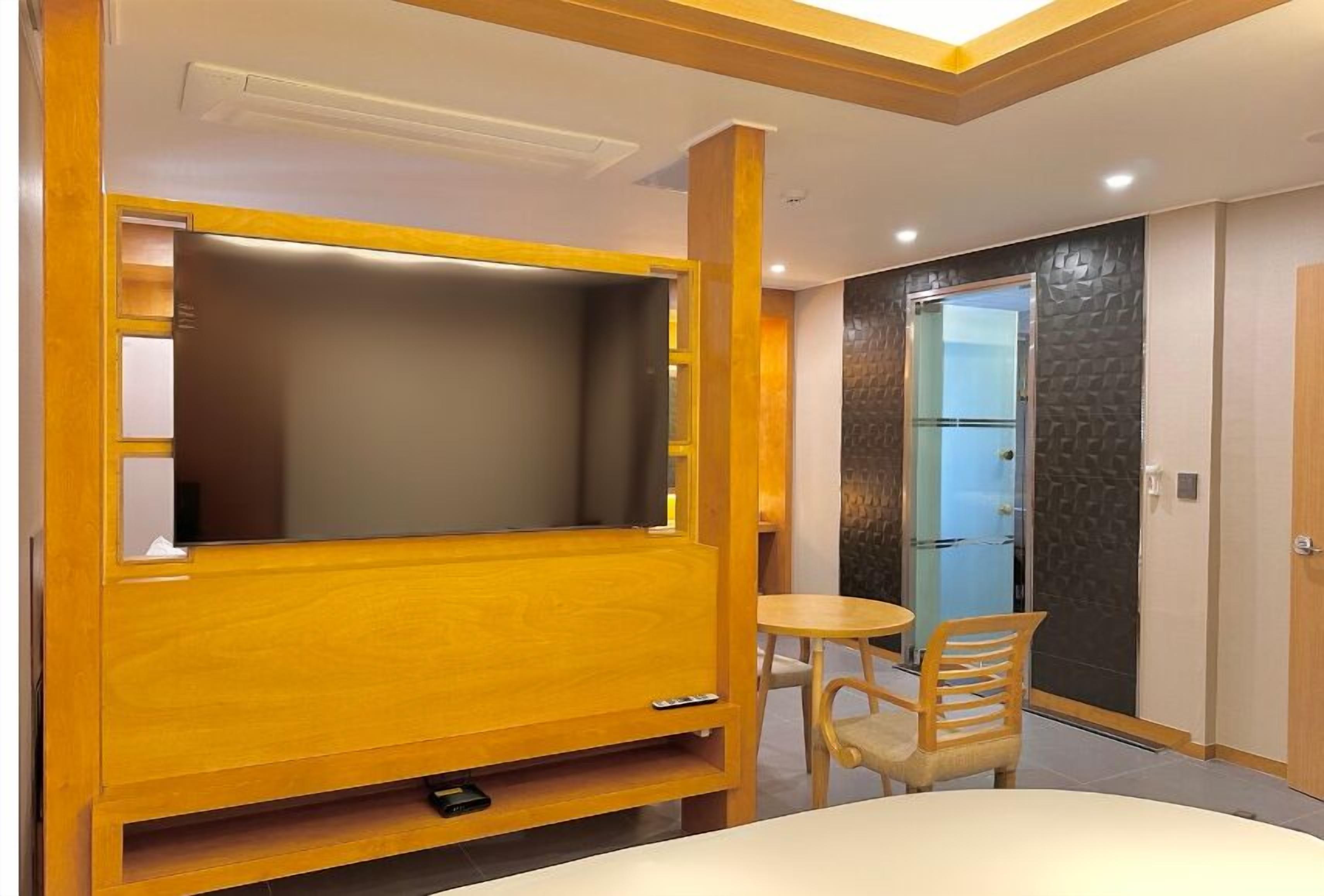 Mir Hotel