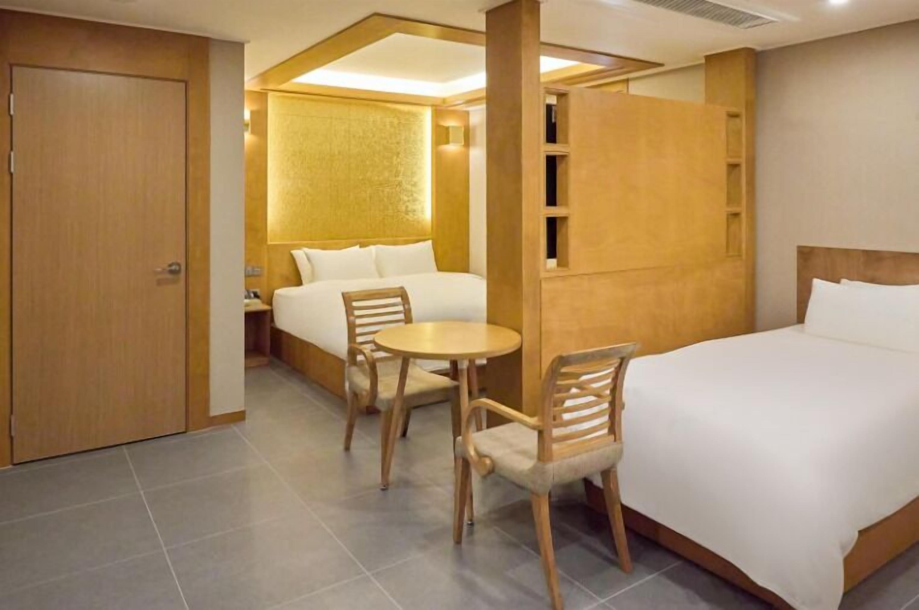 Mir Hotel