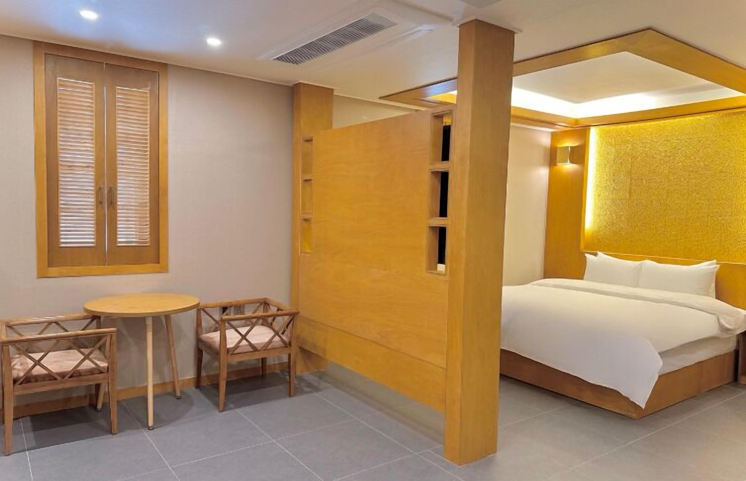 Mir Hotel