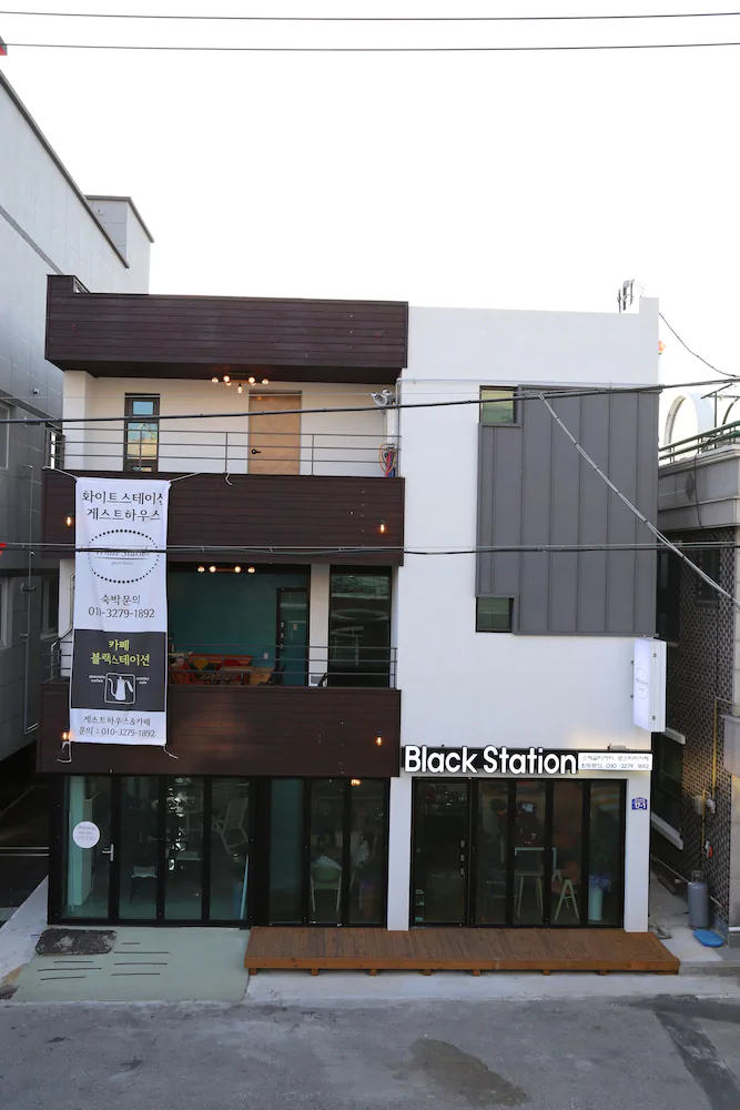 The White Station Guesthouse