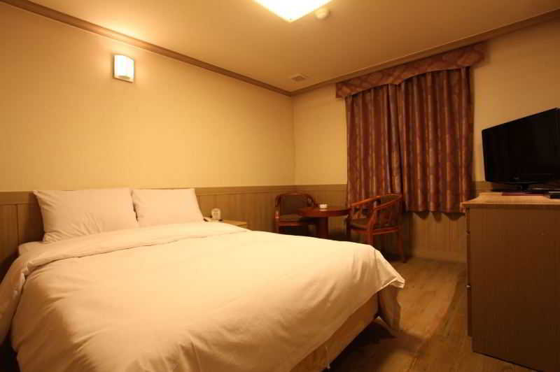 Central Hotel