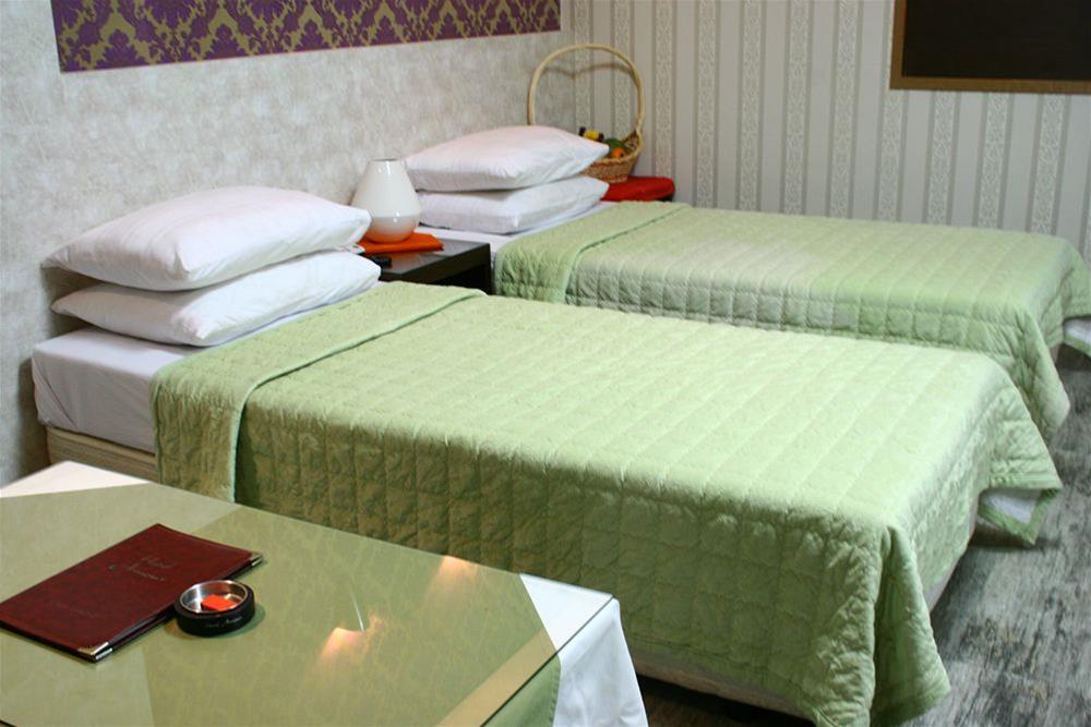 Hotel Amour & Symphony