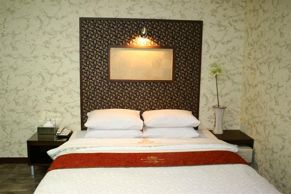 Hotel Amour & Symphony