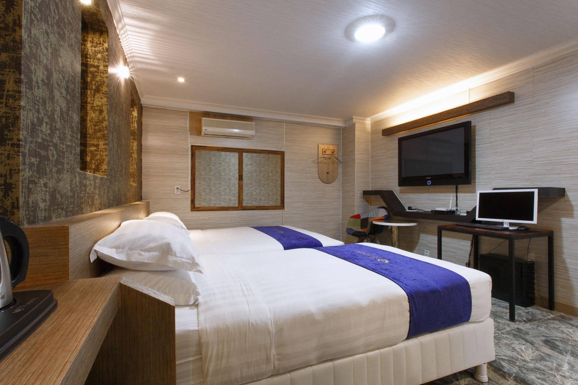 I.Y Hotel