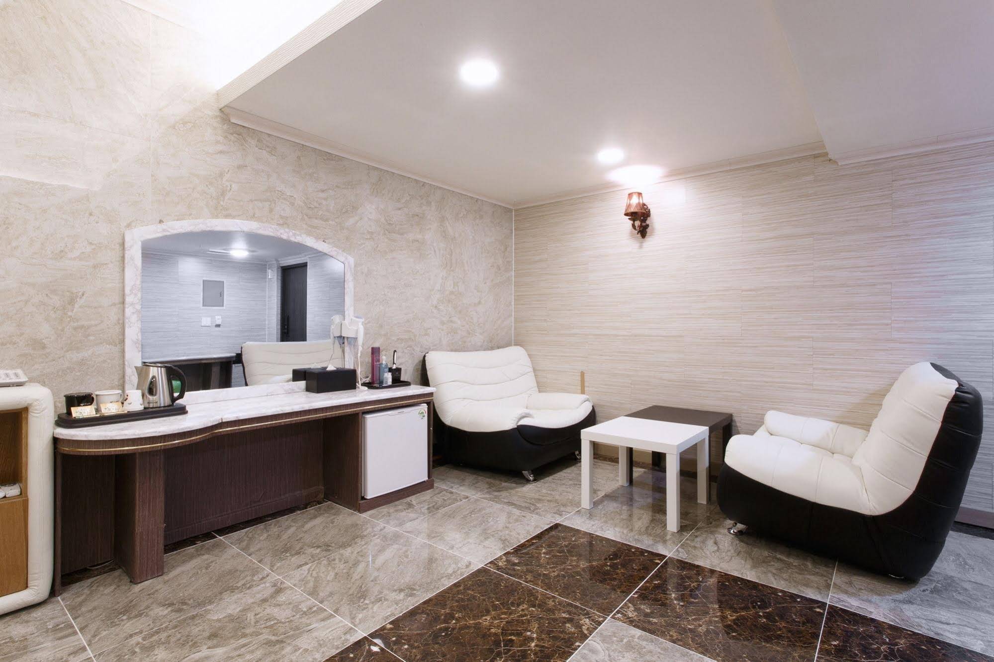 I.Y Hotel