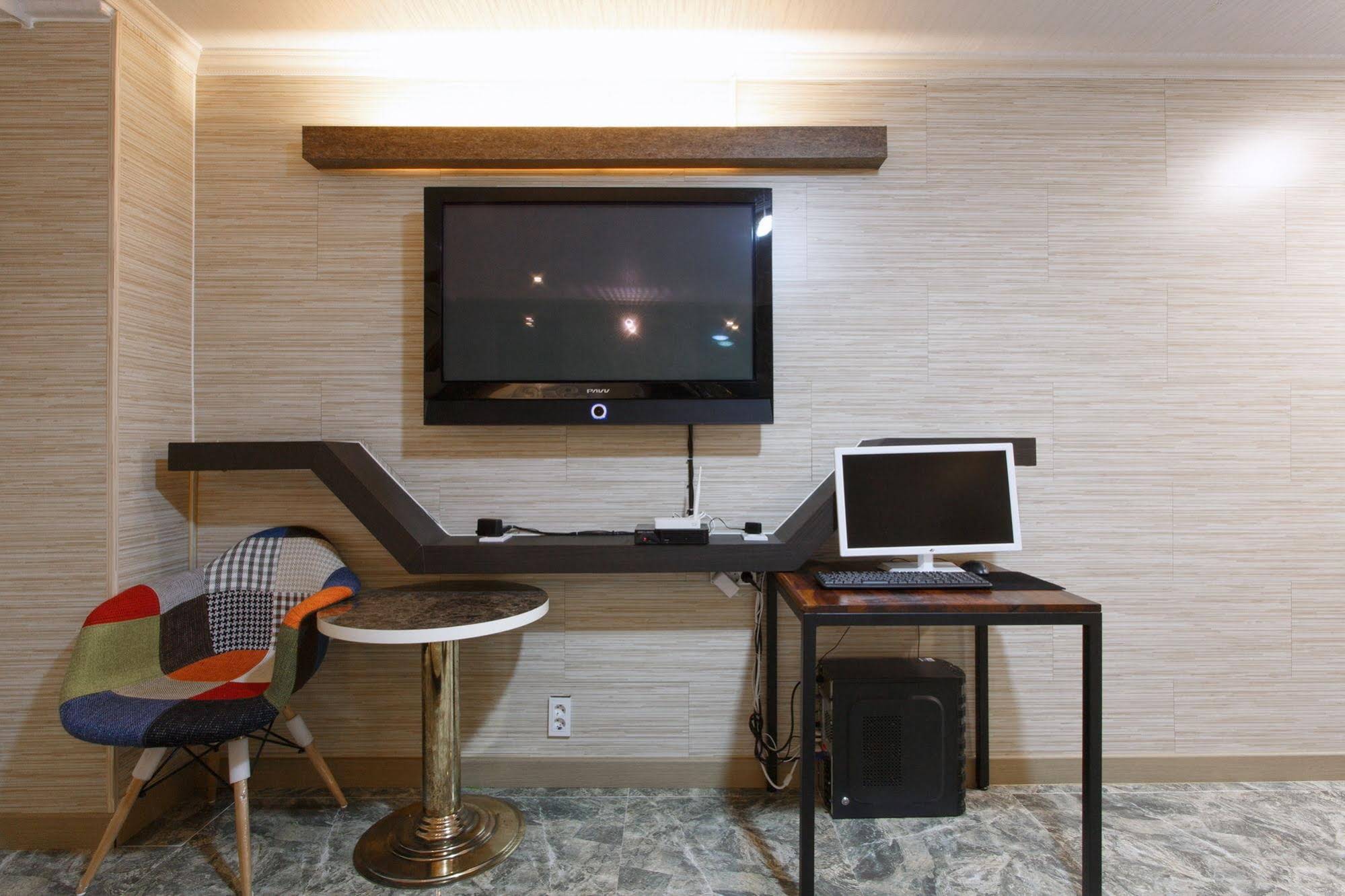 I.Y Hotel