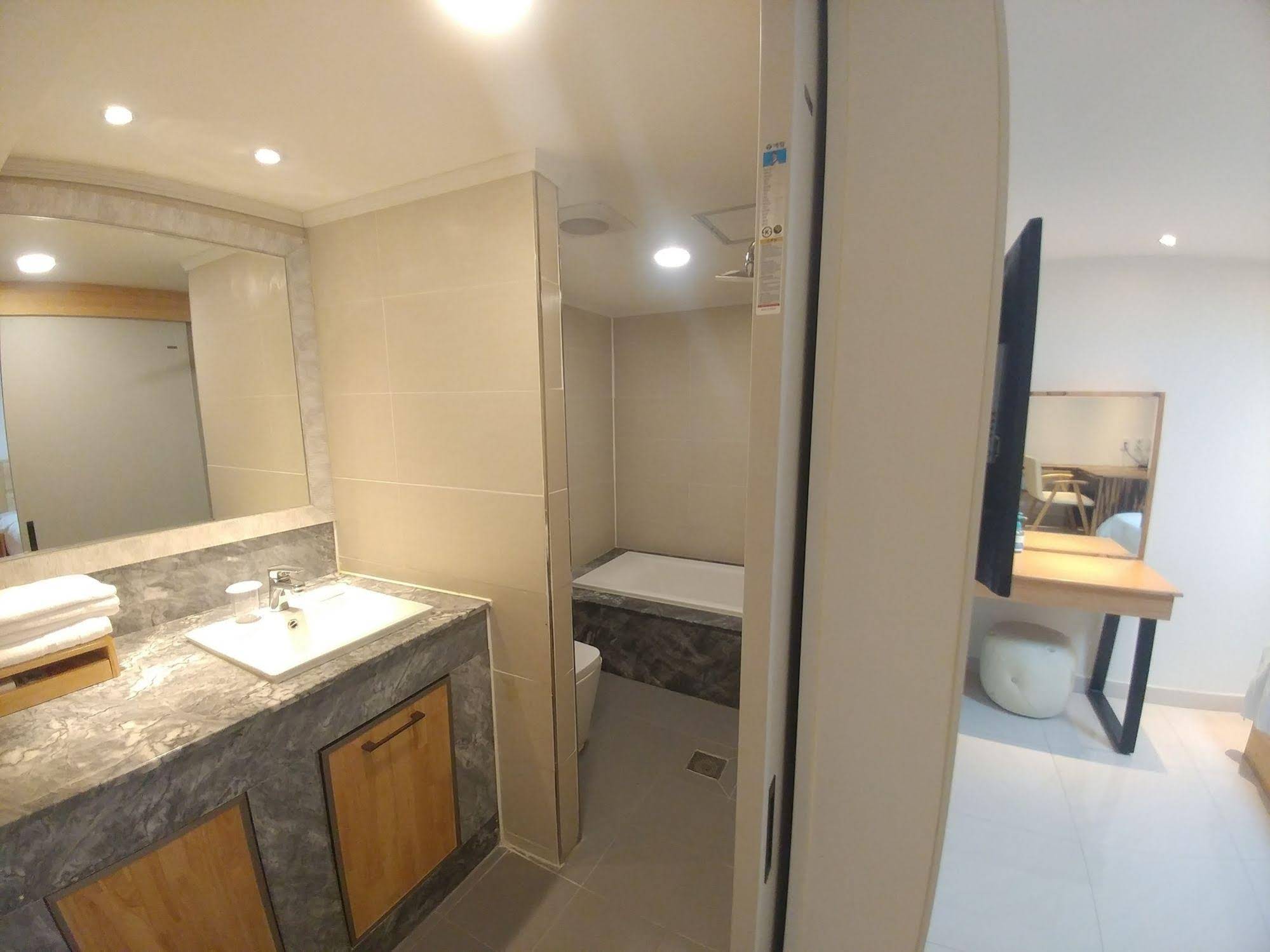 I.Y Hotel