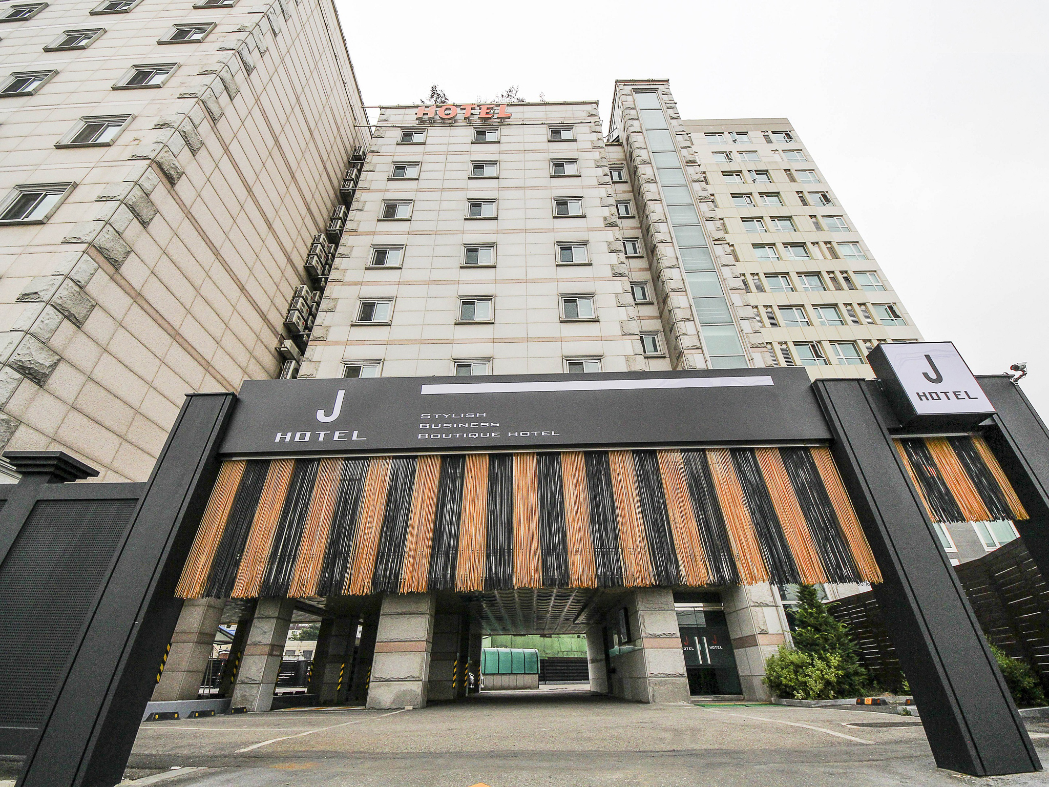J Hotel Suwon