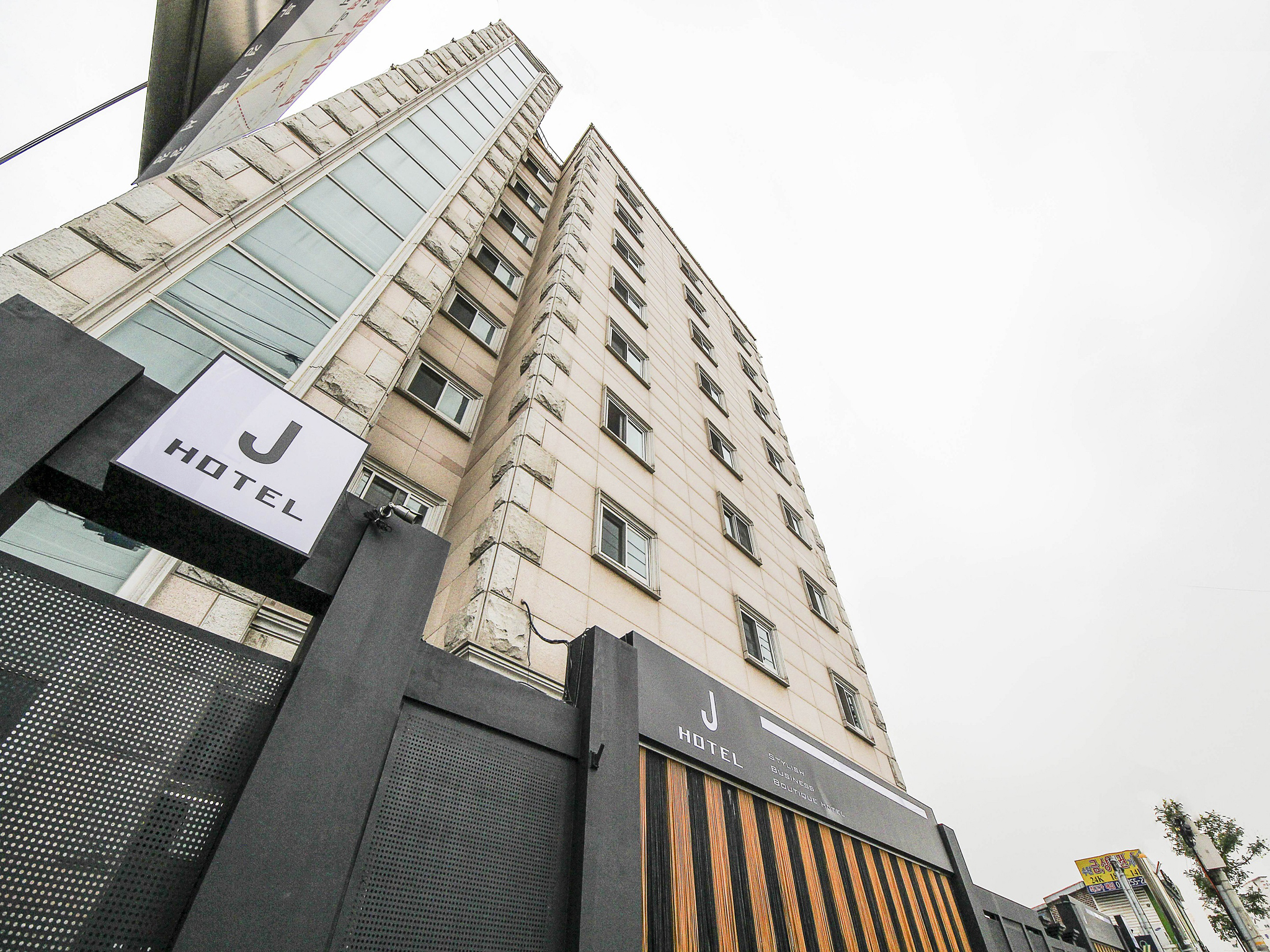 J Hotel Suwon