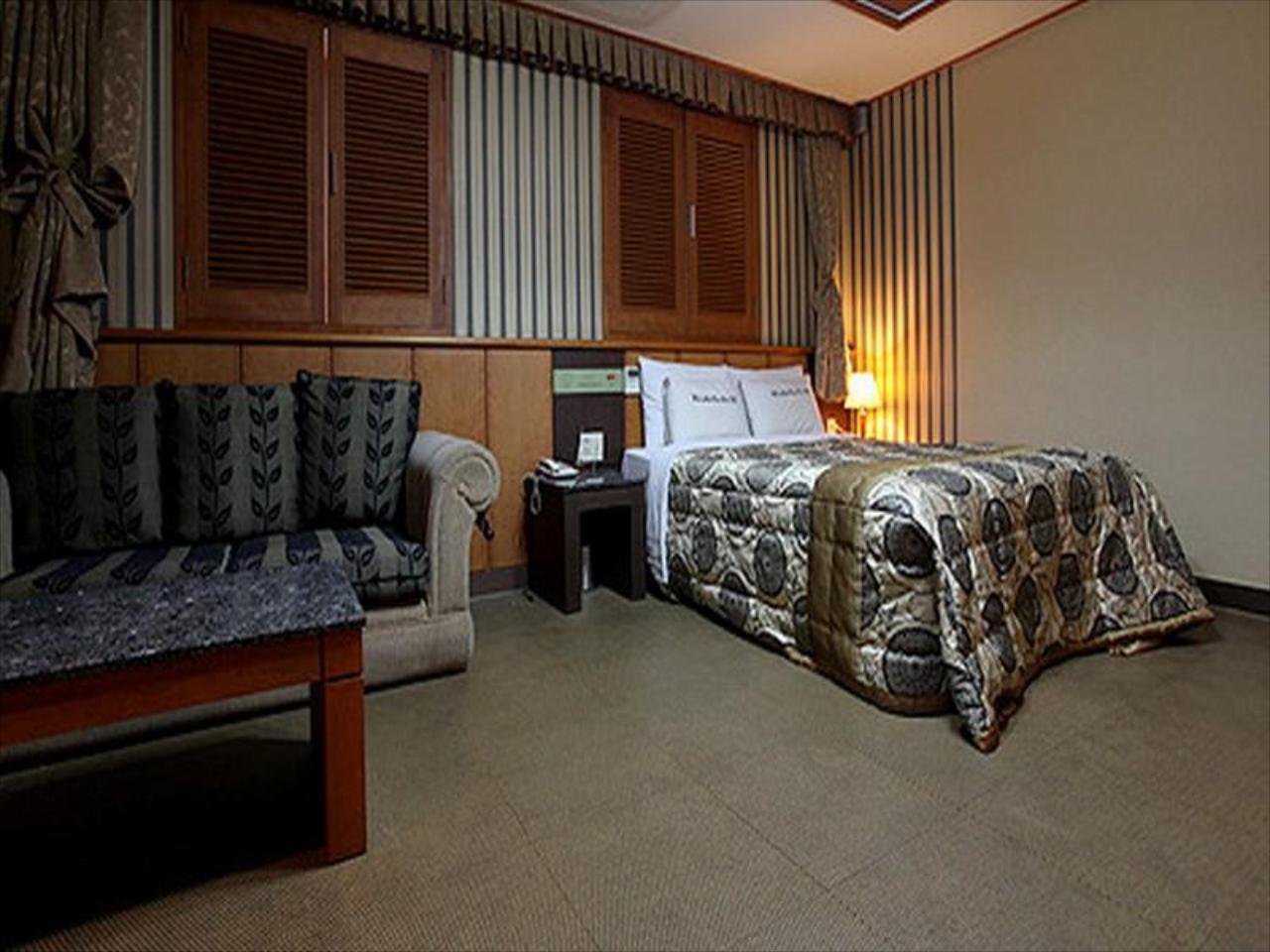 Rampart Hotel
