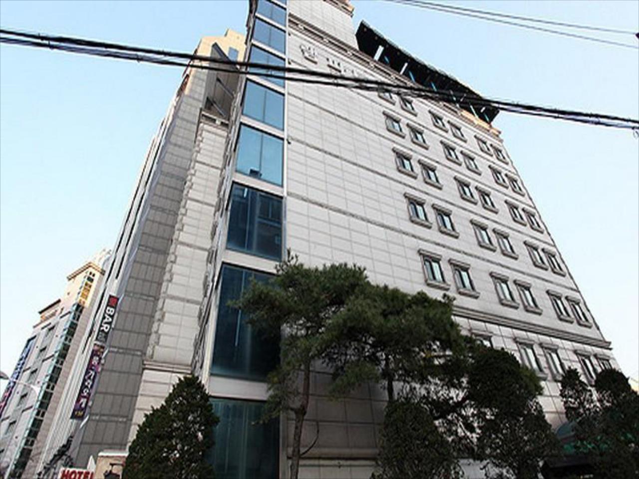 Rampart Hotel