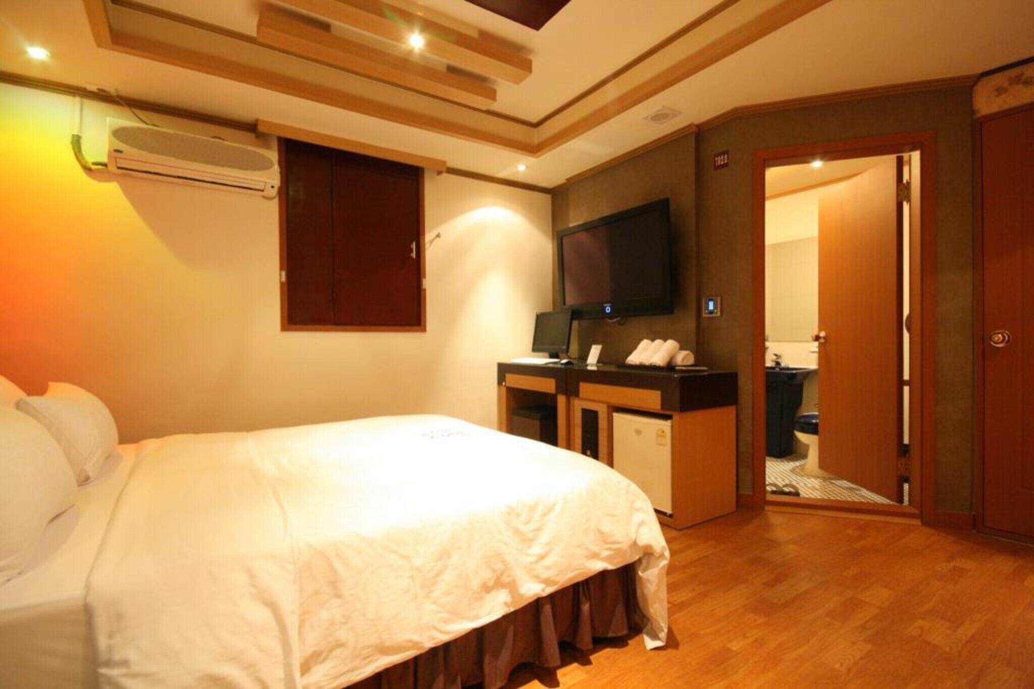 Suwon City Hall Station Soo