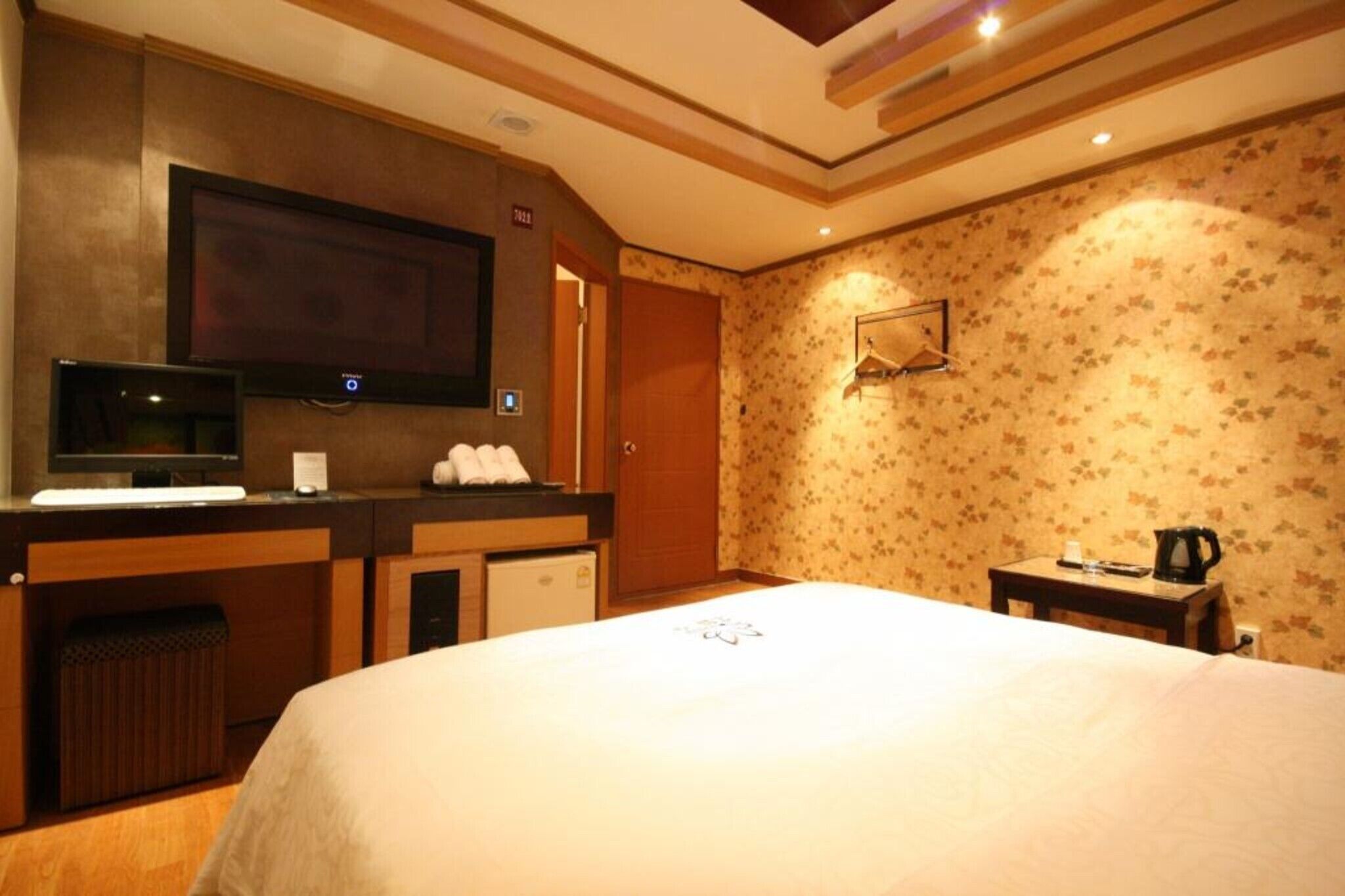 Suwon City Hall Station Soo