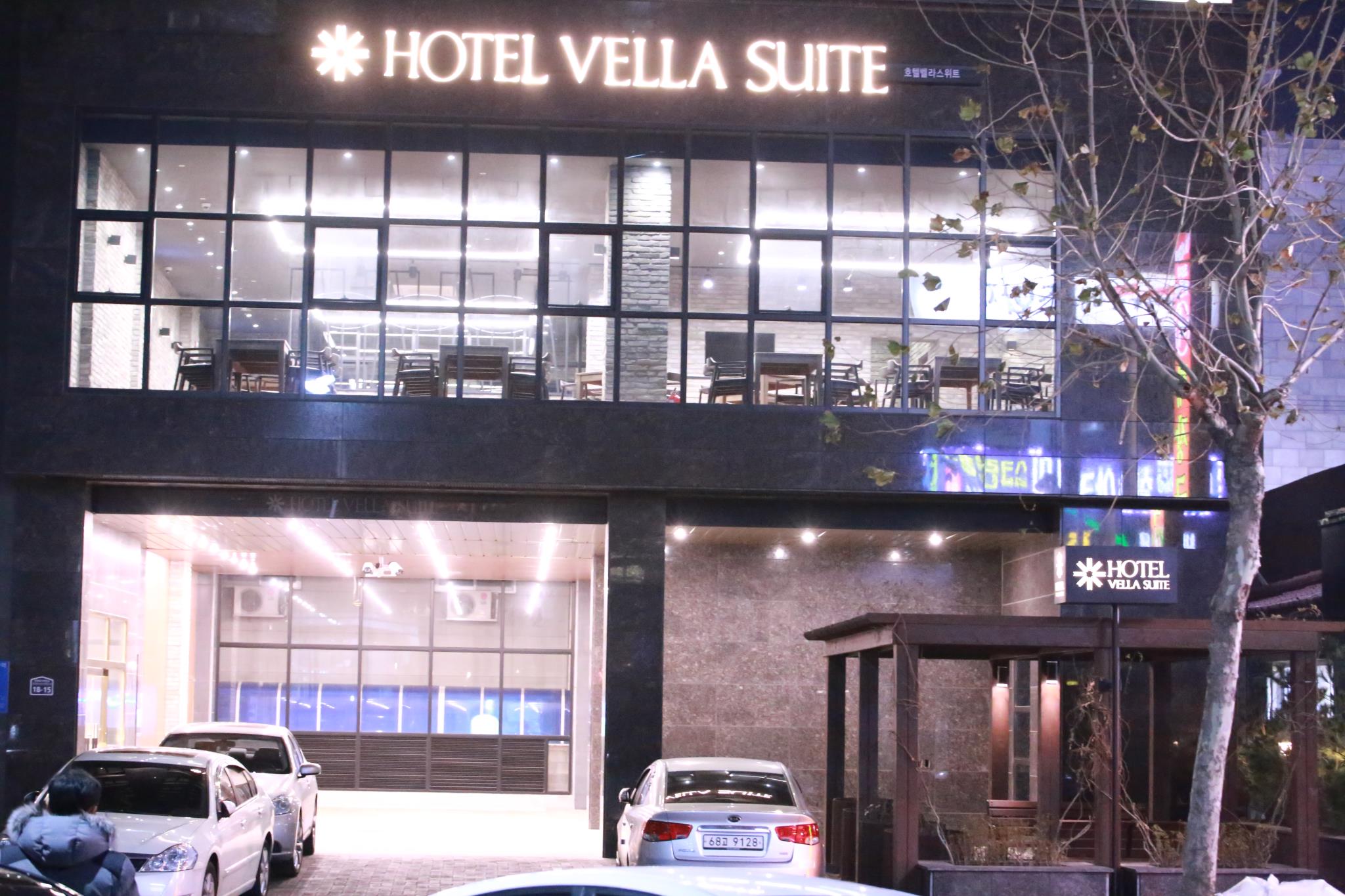 Vella Suite Hotel