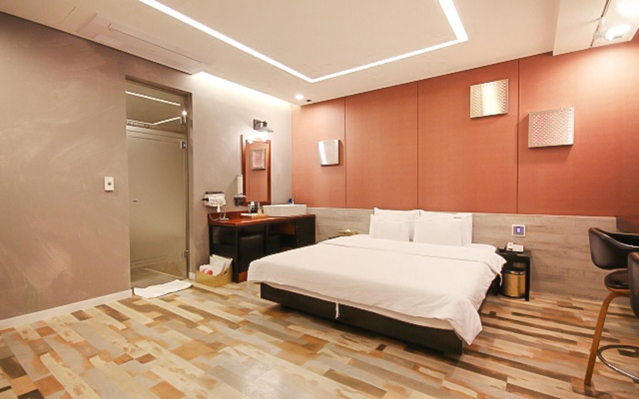 V Hotel