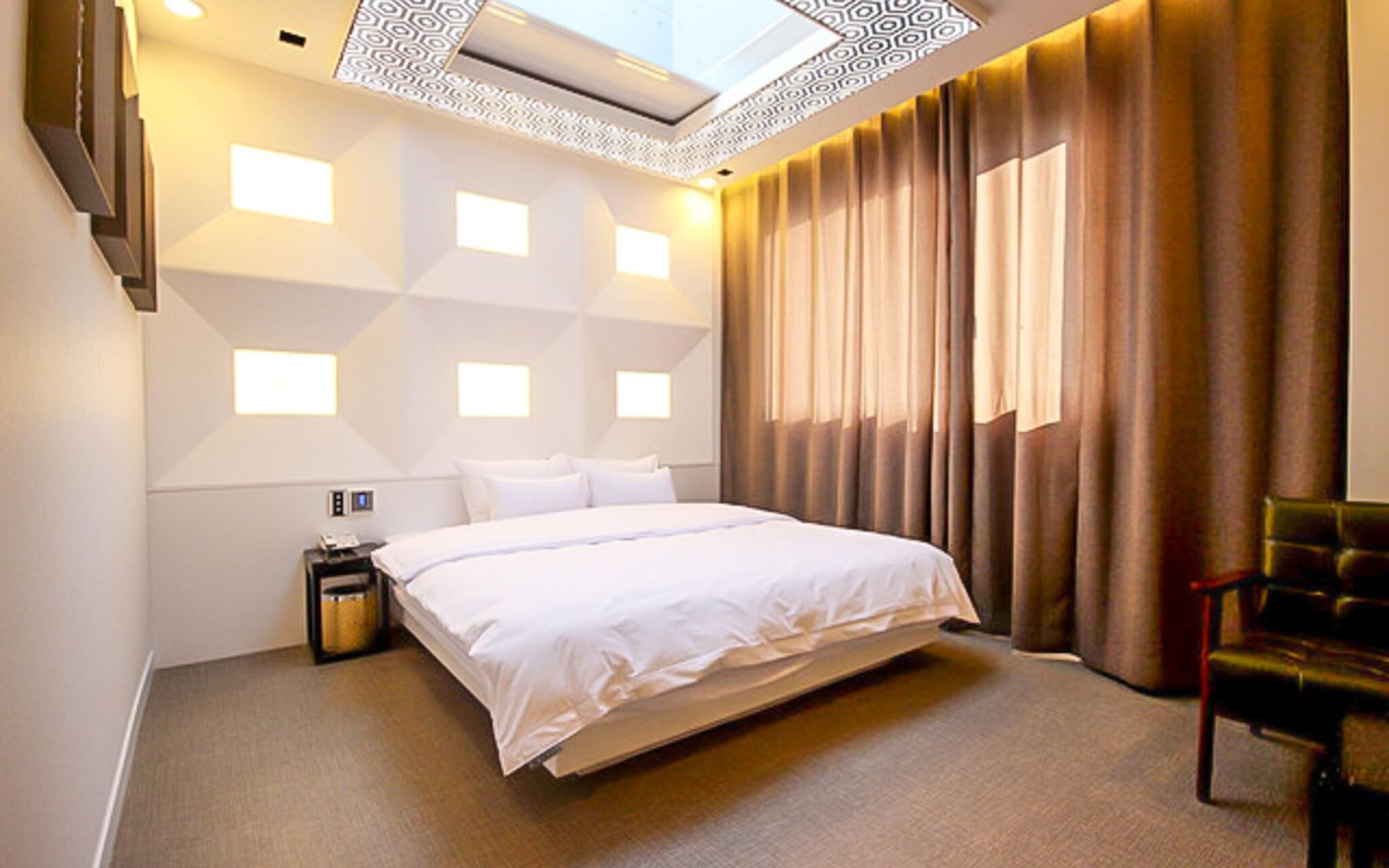 V Hotel