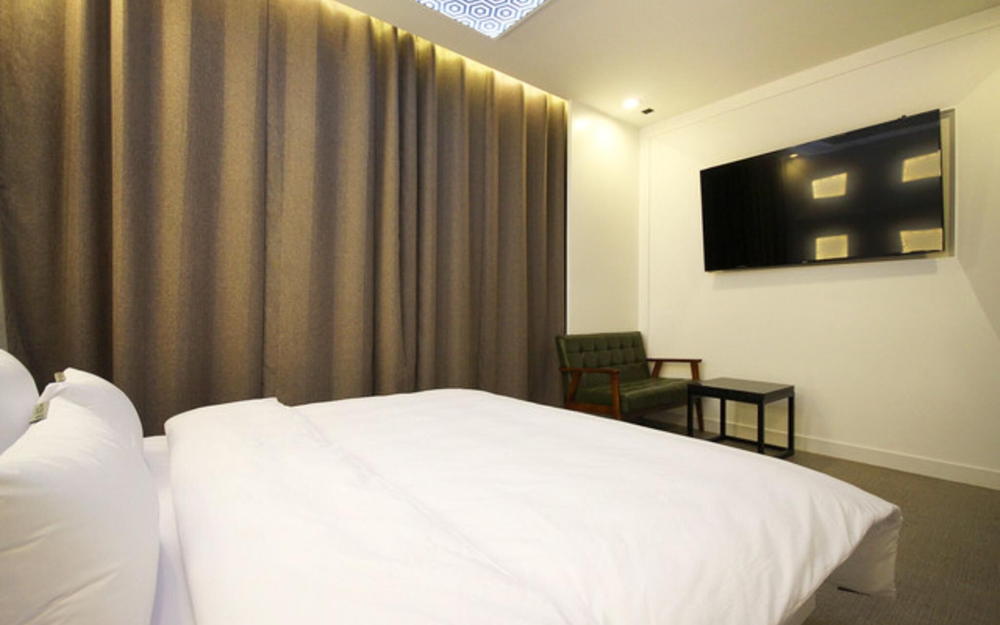 V Hotel