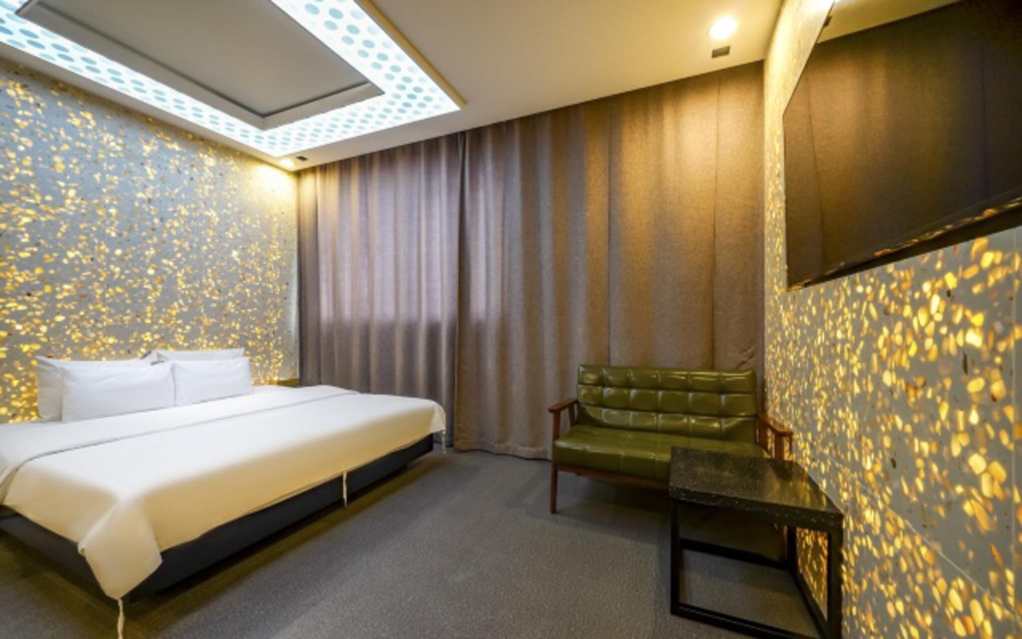 V Hotel