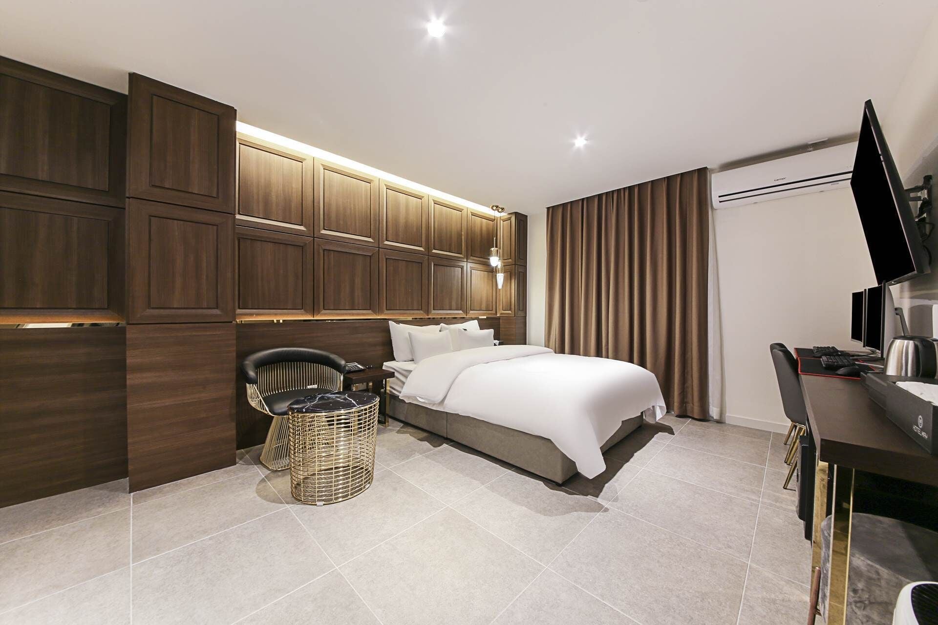 May Hotel