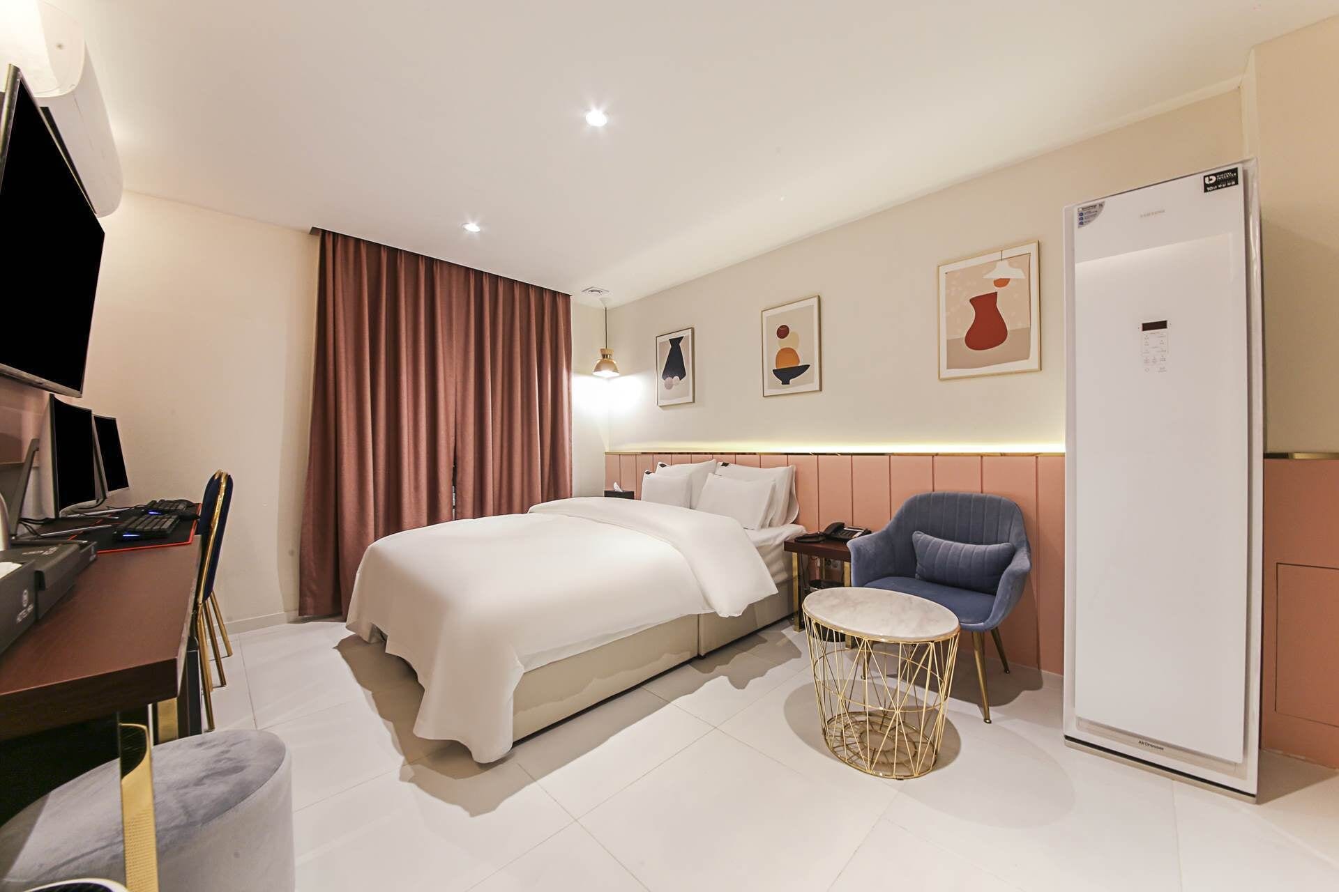 May Hotel