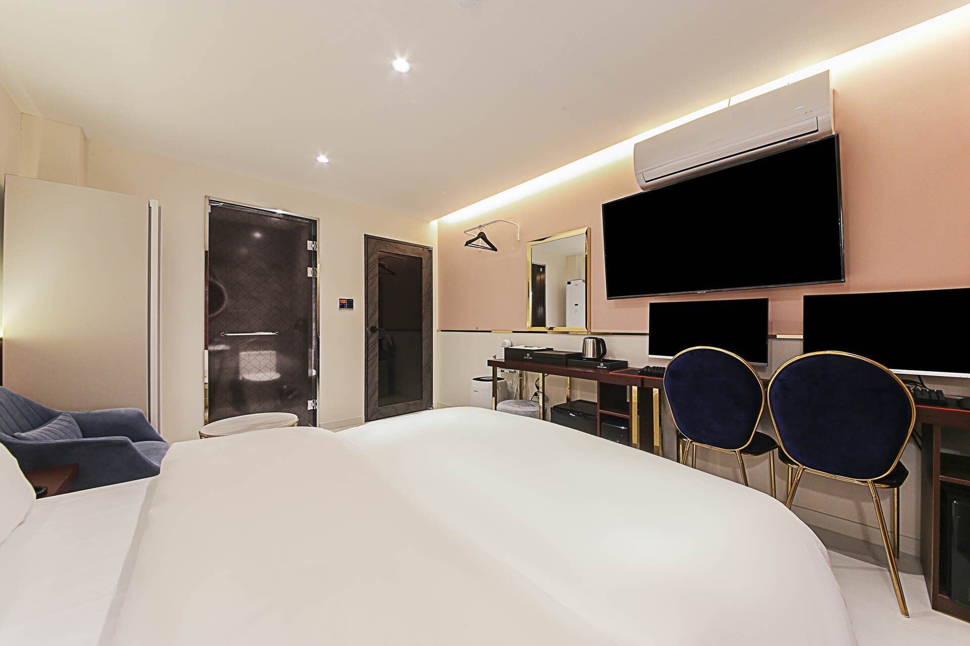 May Hotel