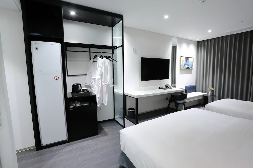 Orchid Hotel