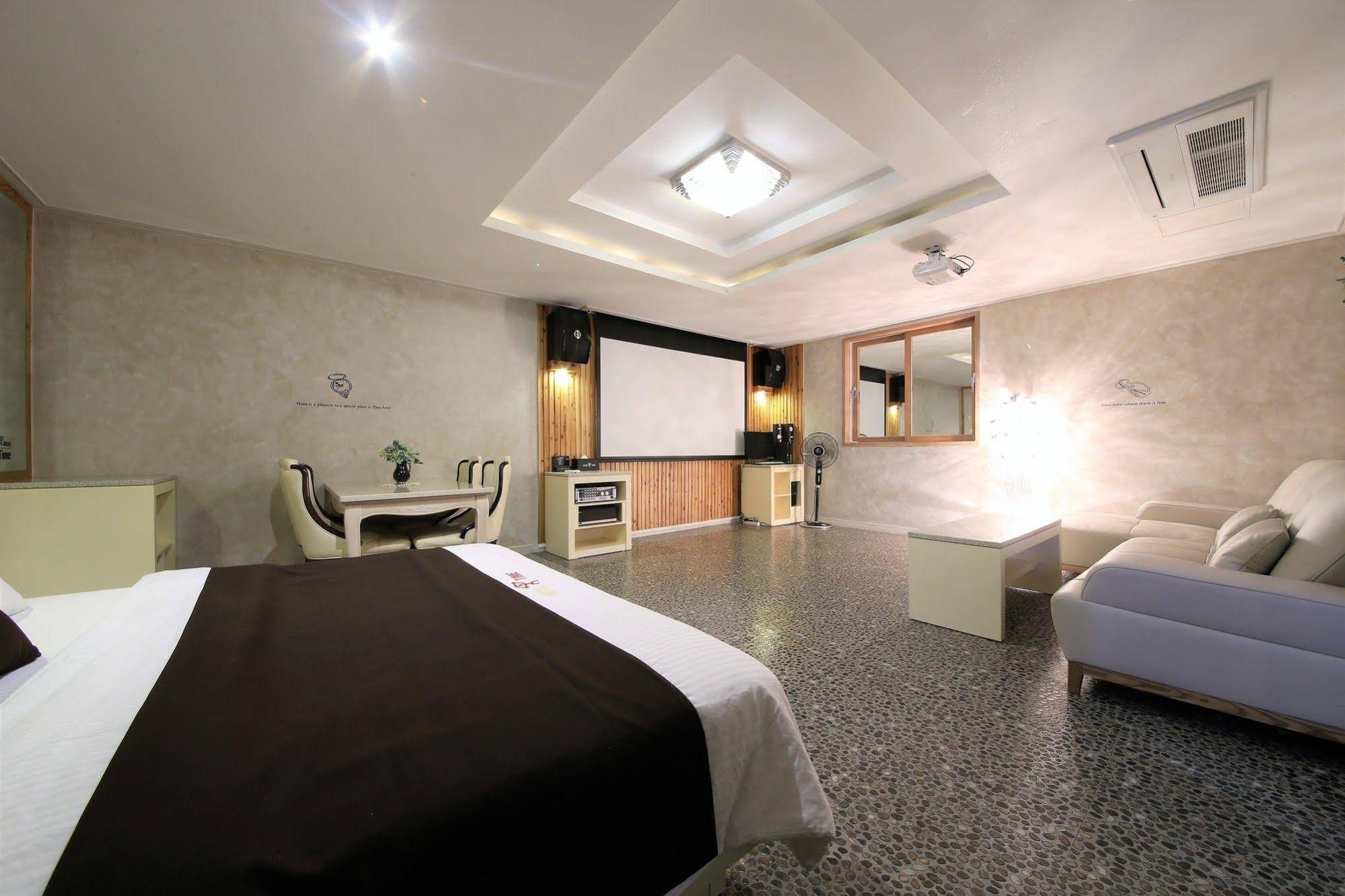 Time Hotel