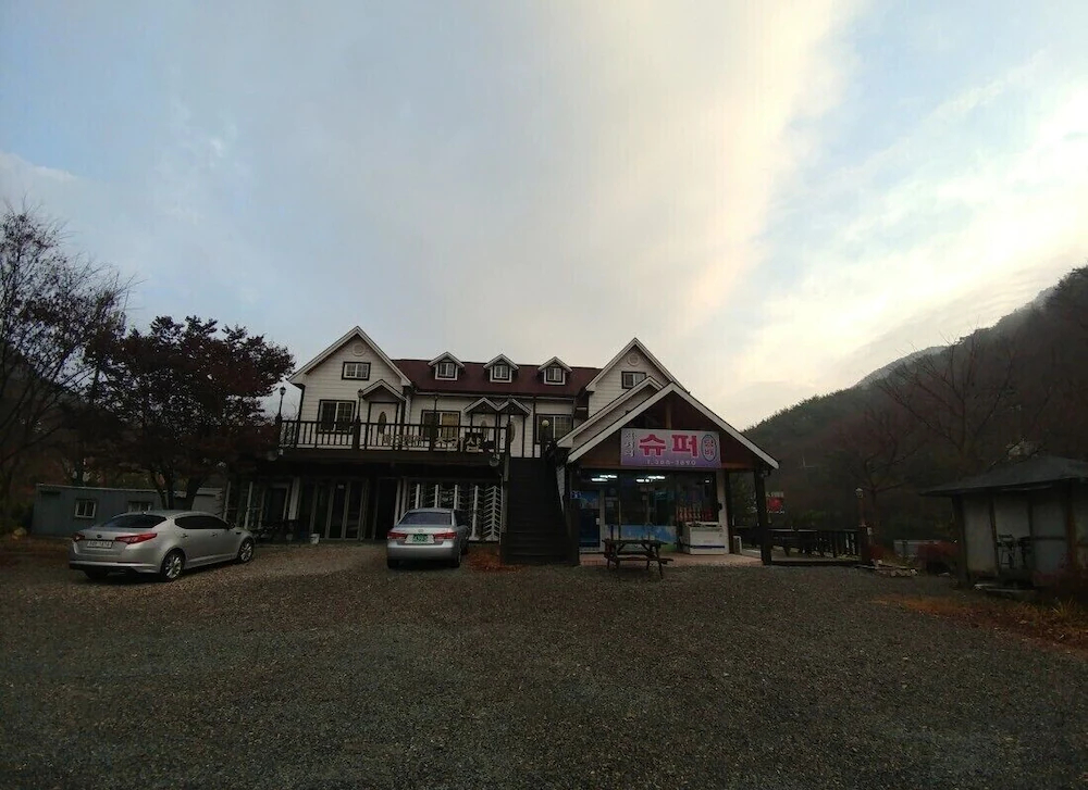 Yangsan Park Pension