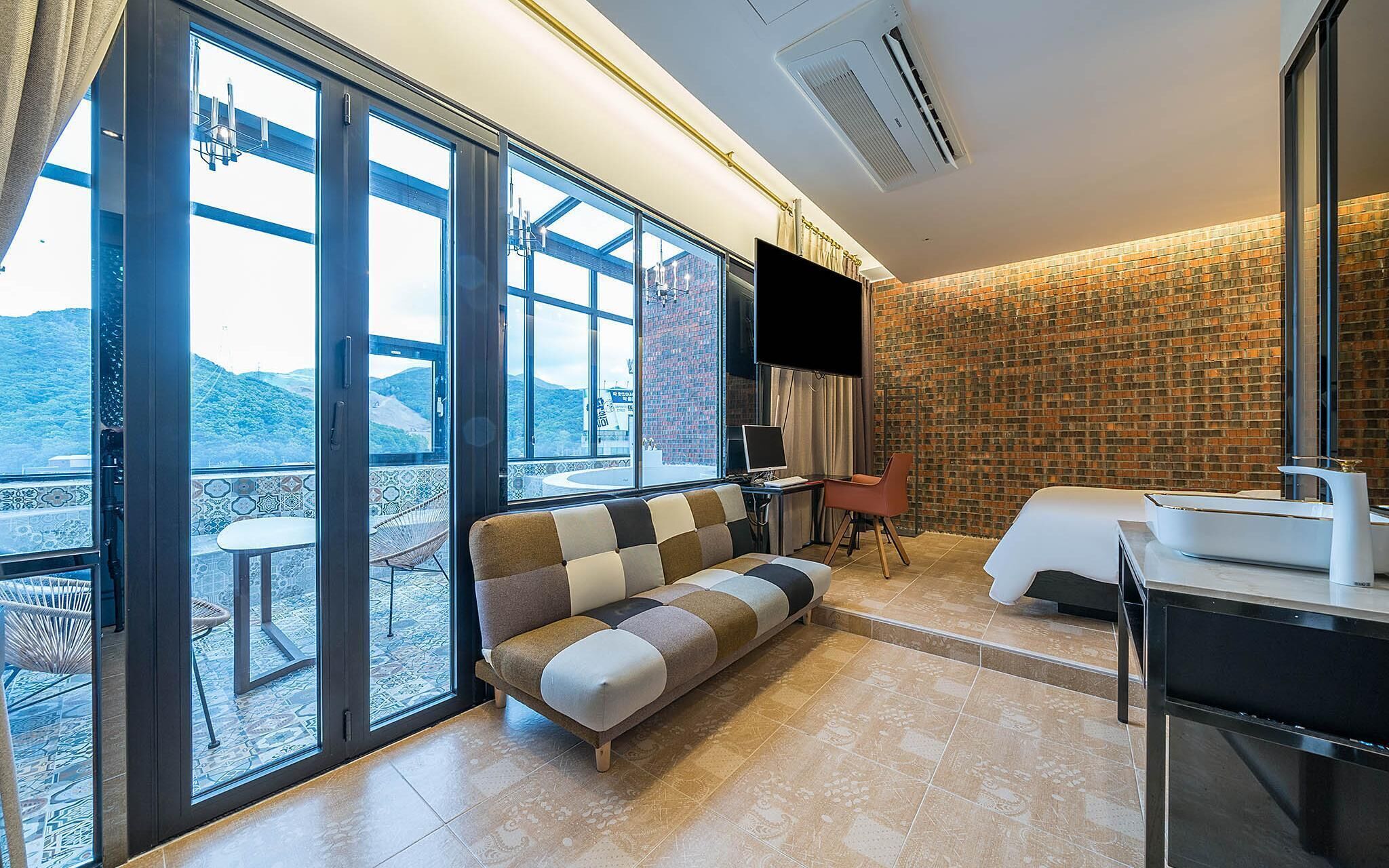 Yangsan Pyeongsan Den Bastar Hotel