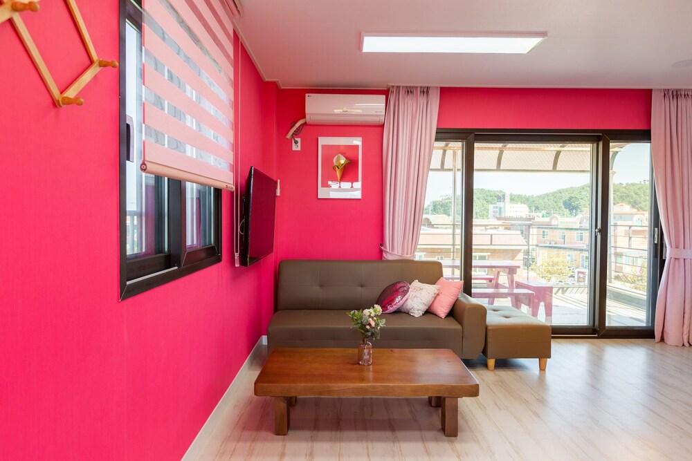 Pink Beach Pension