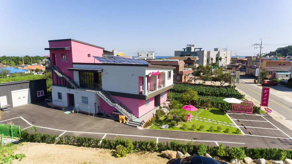 Pink Beach Pension