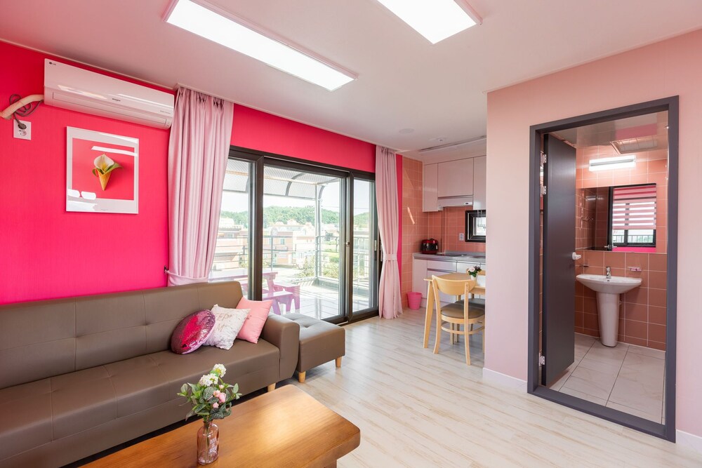 Pink Beach Pension
