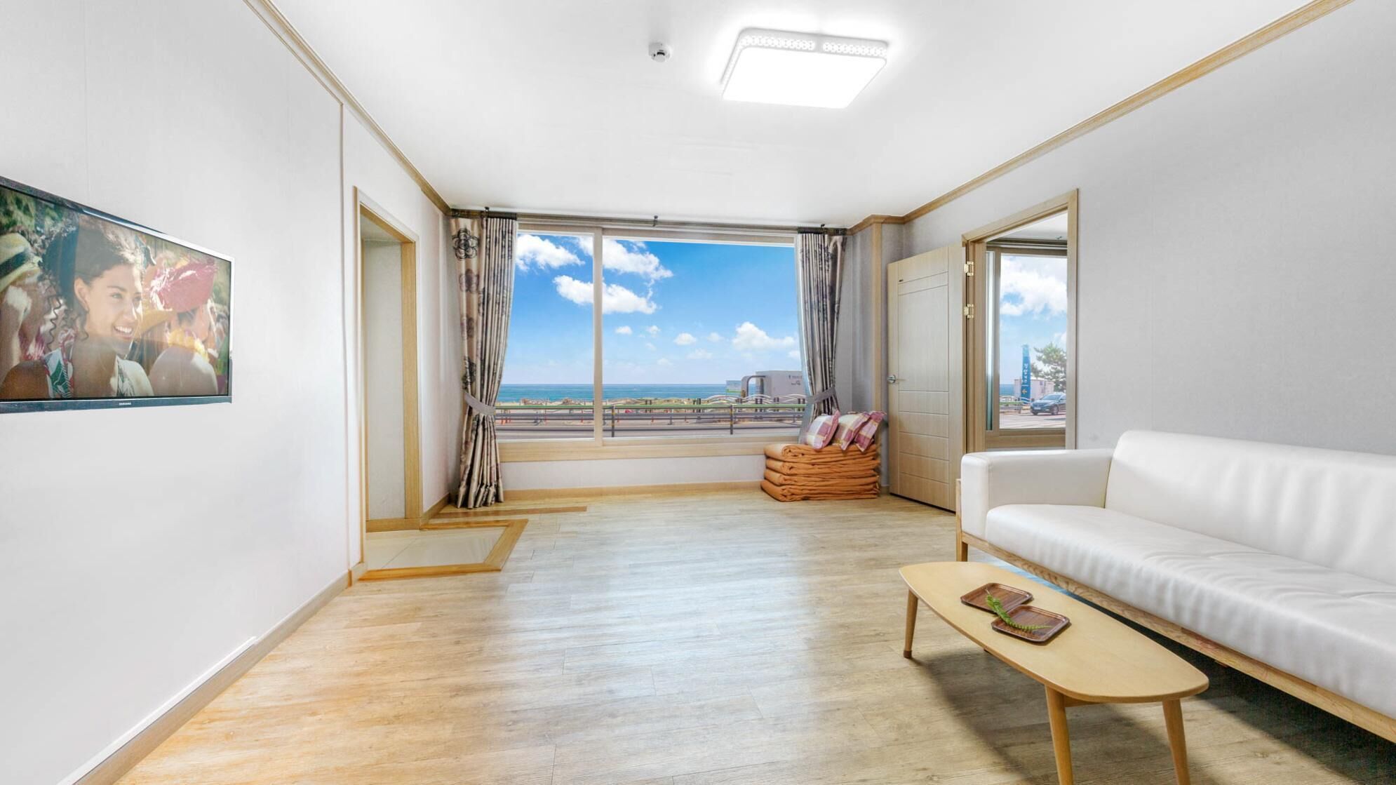 Yangyang Haettuneonchangmoon Pension