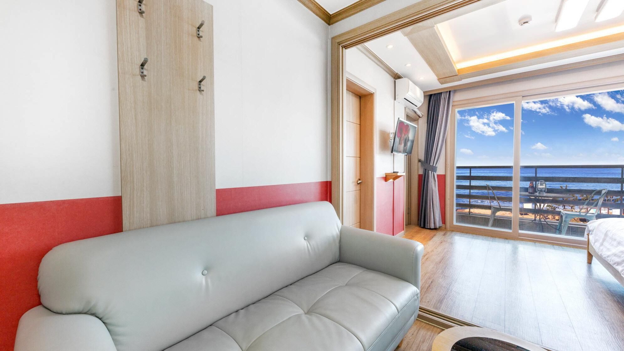 Yangyang Haettuneonchangmoon Pension